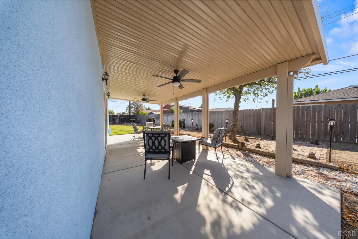 2009 Fairmont Dr, Hanford, CA 93230