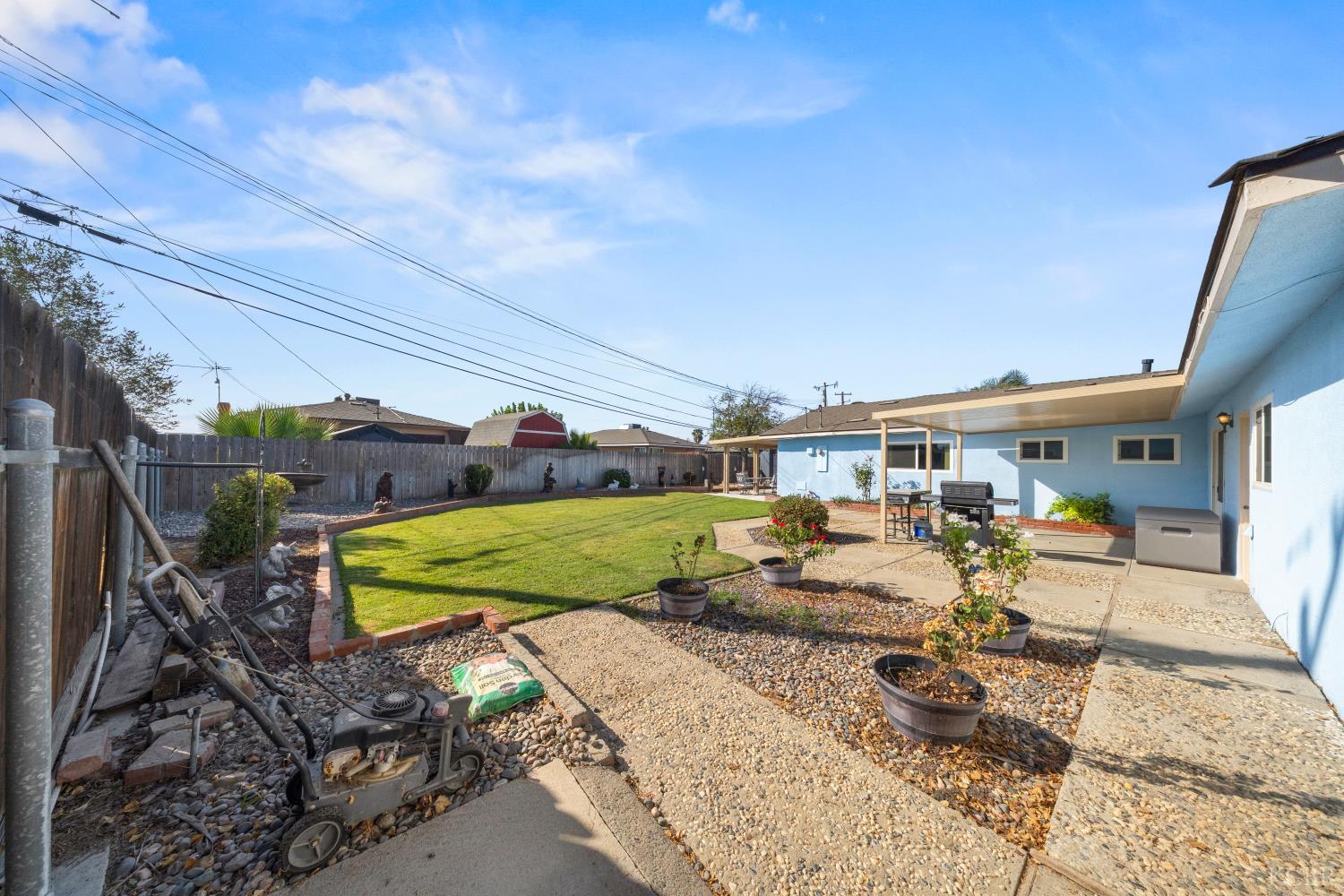2009 Fairmont Dr, Hanford, CA 93230