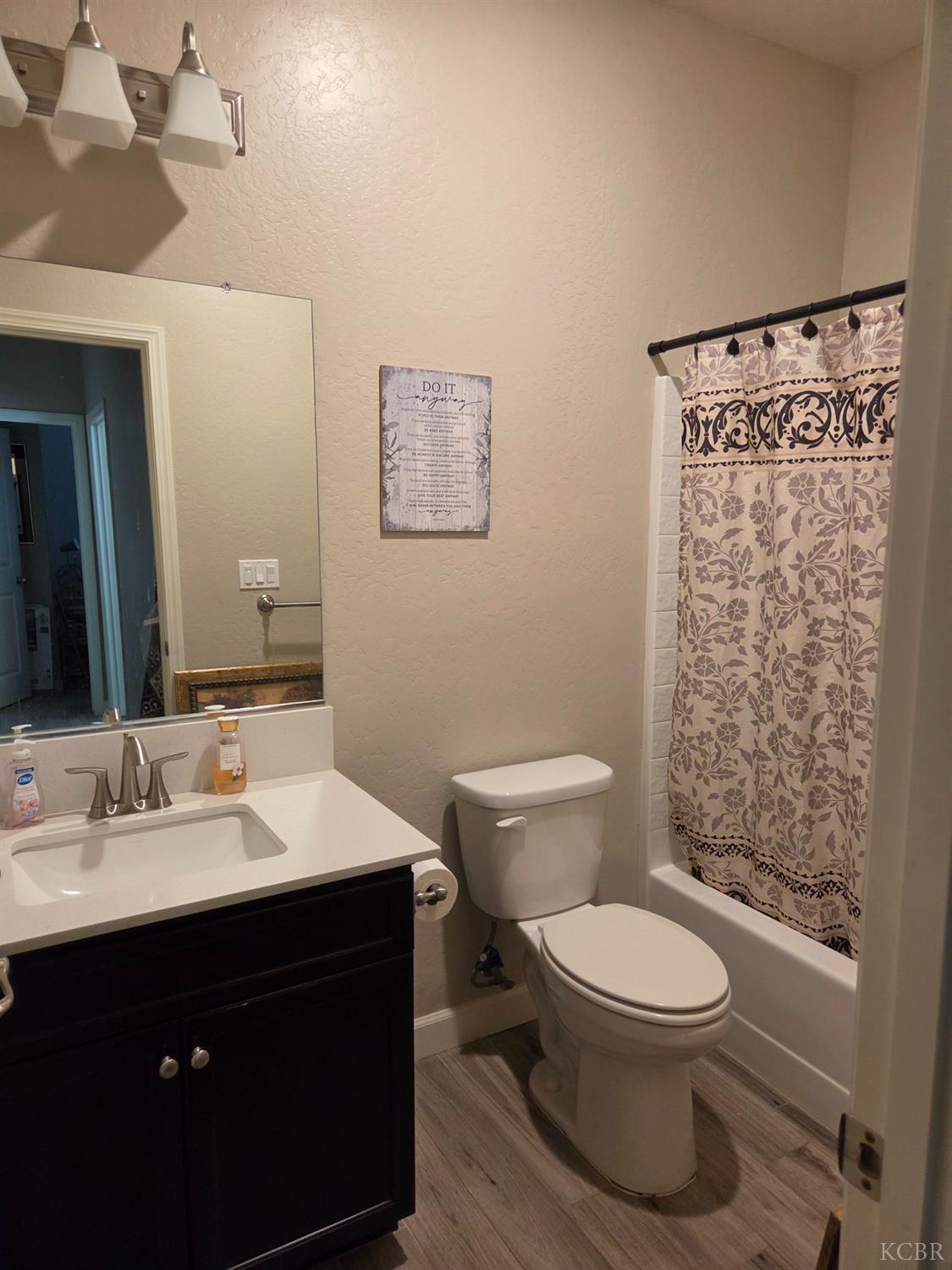 1317 W Kenny Thompson, Hanford, CA 93230