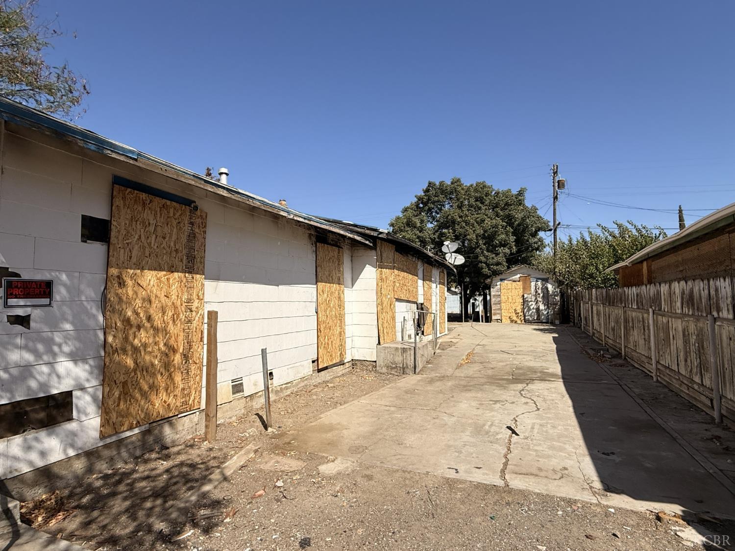 305 E Merced St, Avenal, CA 93204