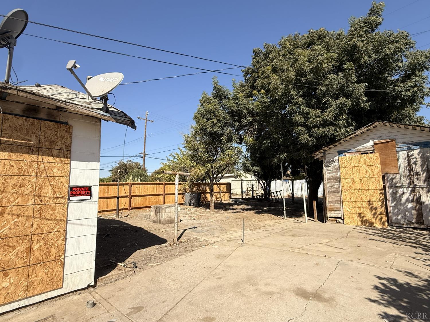 305 E Merced St, Avenal, CA 93204