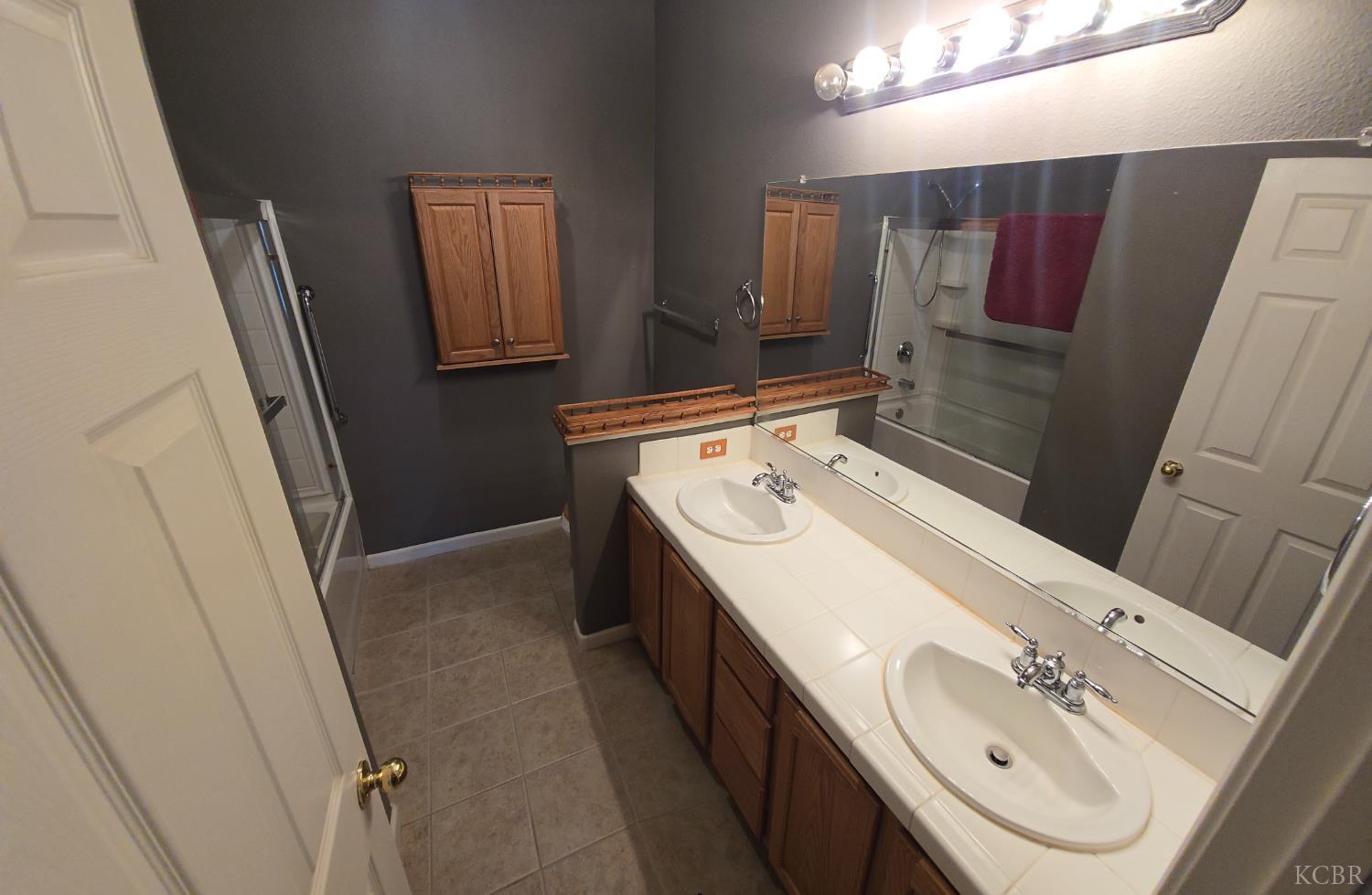 1798 Redbud St, Lemoore, CA 93245