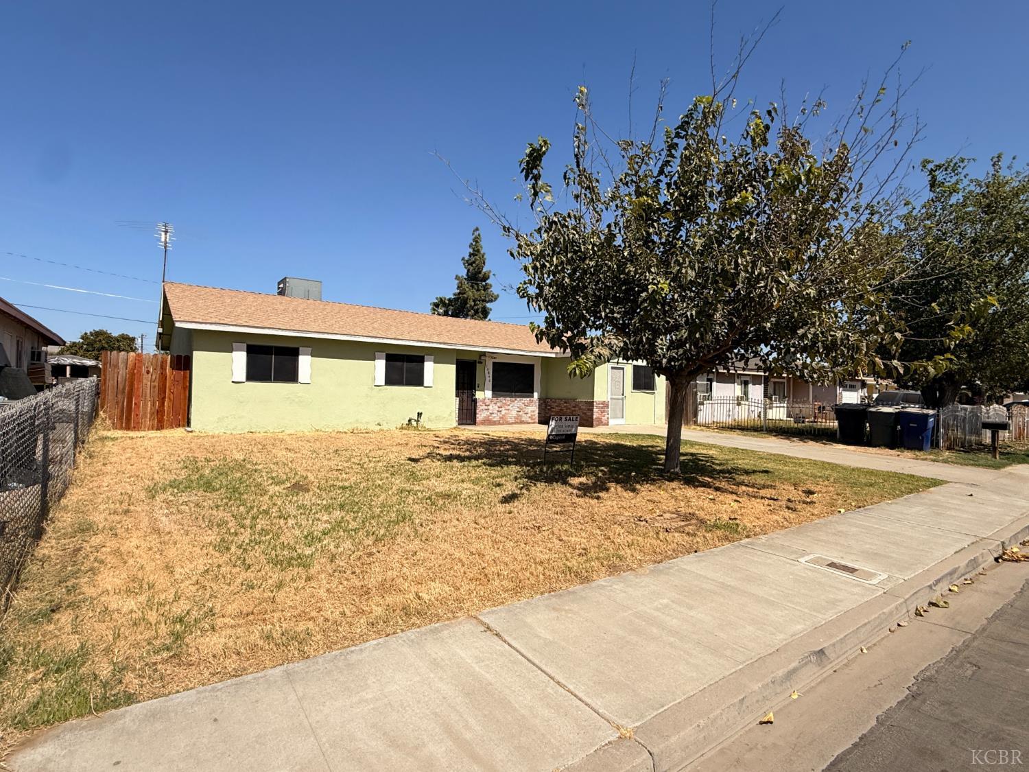 10840 Beverly Dr, Hanford, CA 93230