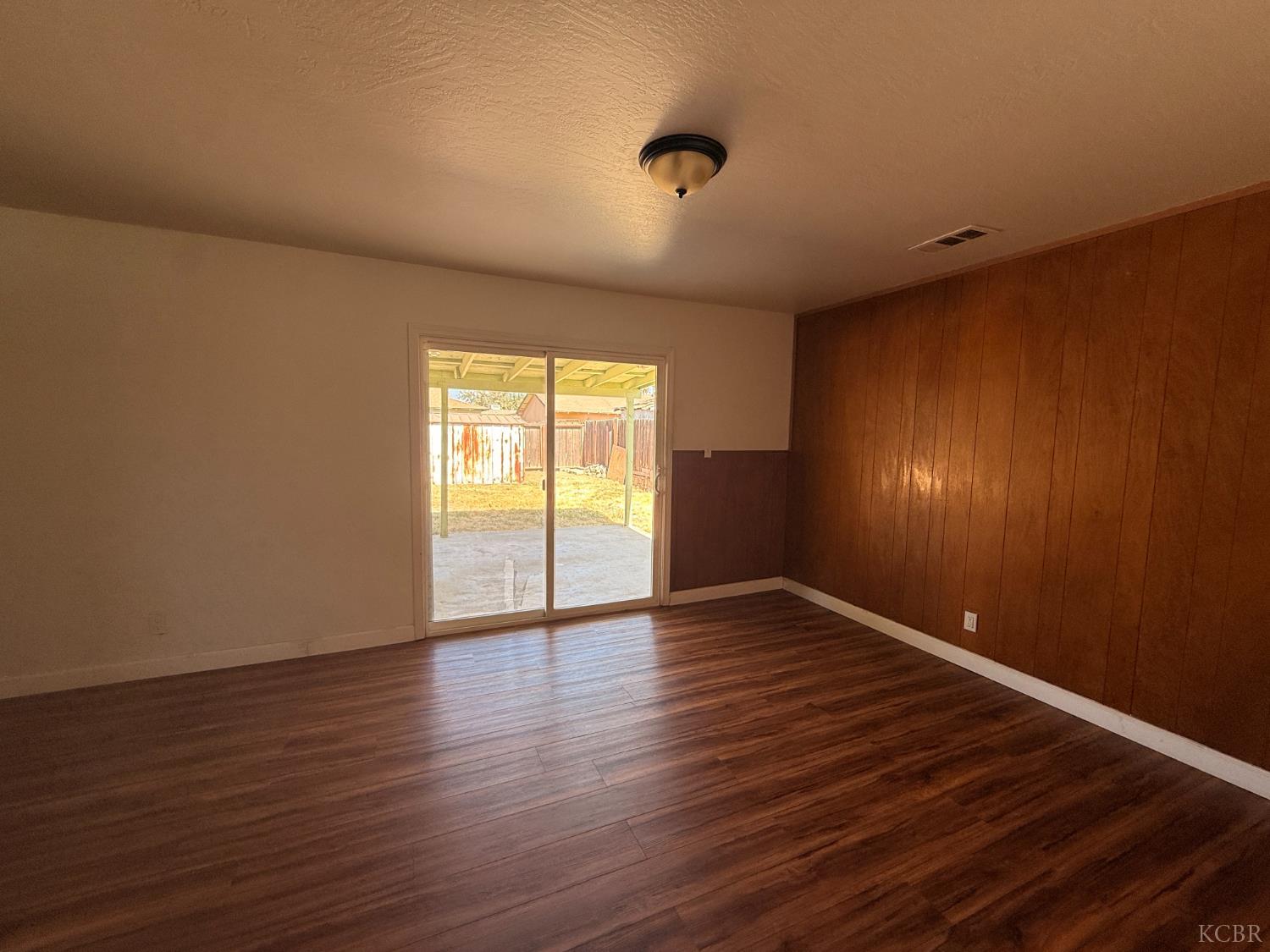 10840 Beverly Dr, Hanford, CA 93230