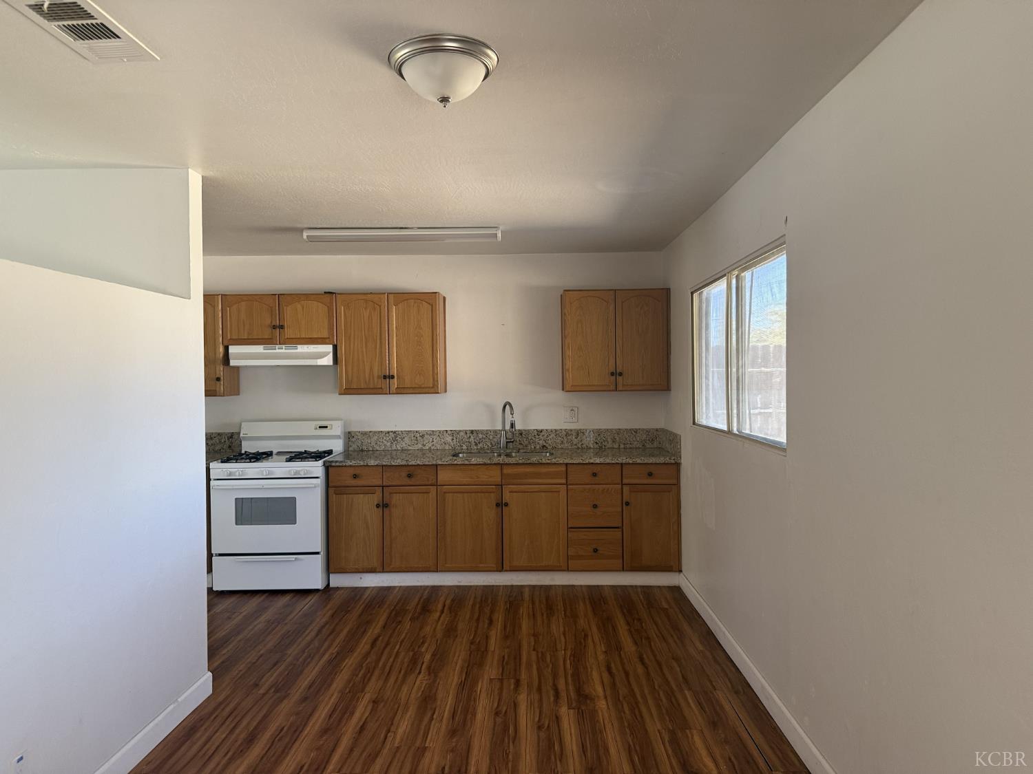 10840 Beverly Dr, Hanford, CA 93230