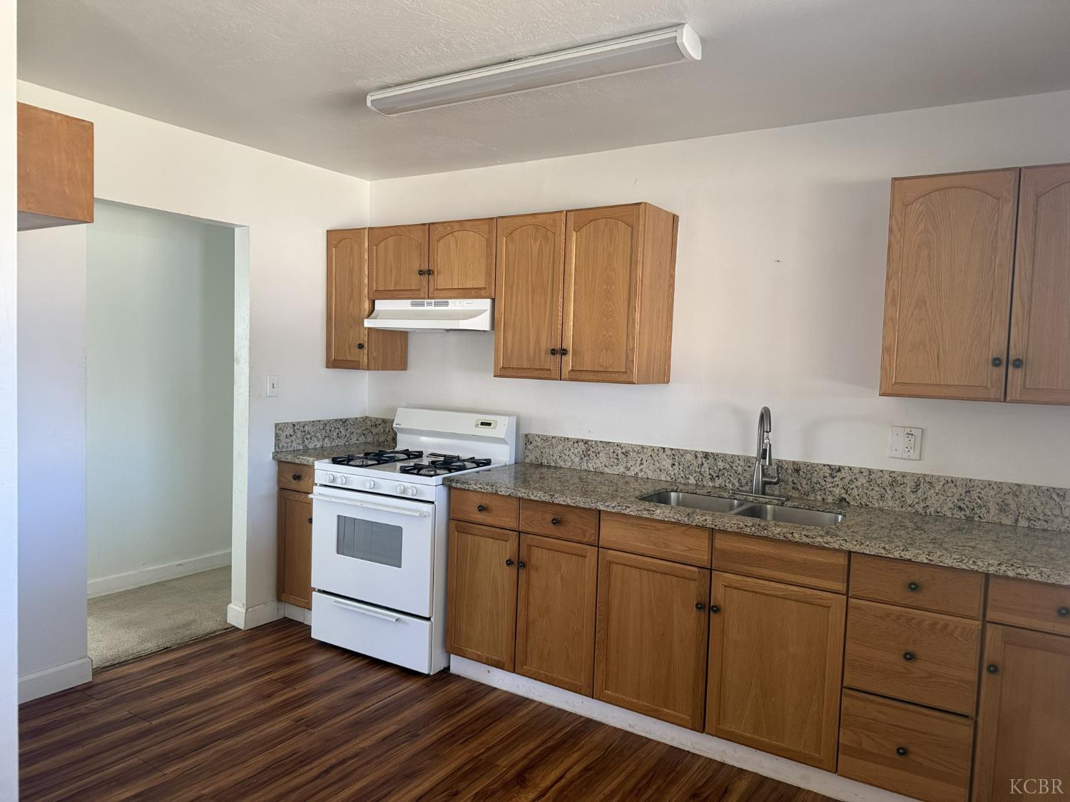 10840 Beverly Dr, Hanford, CA 93230