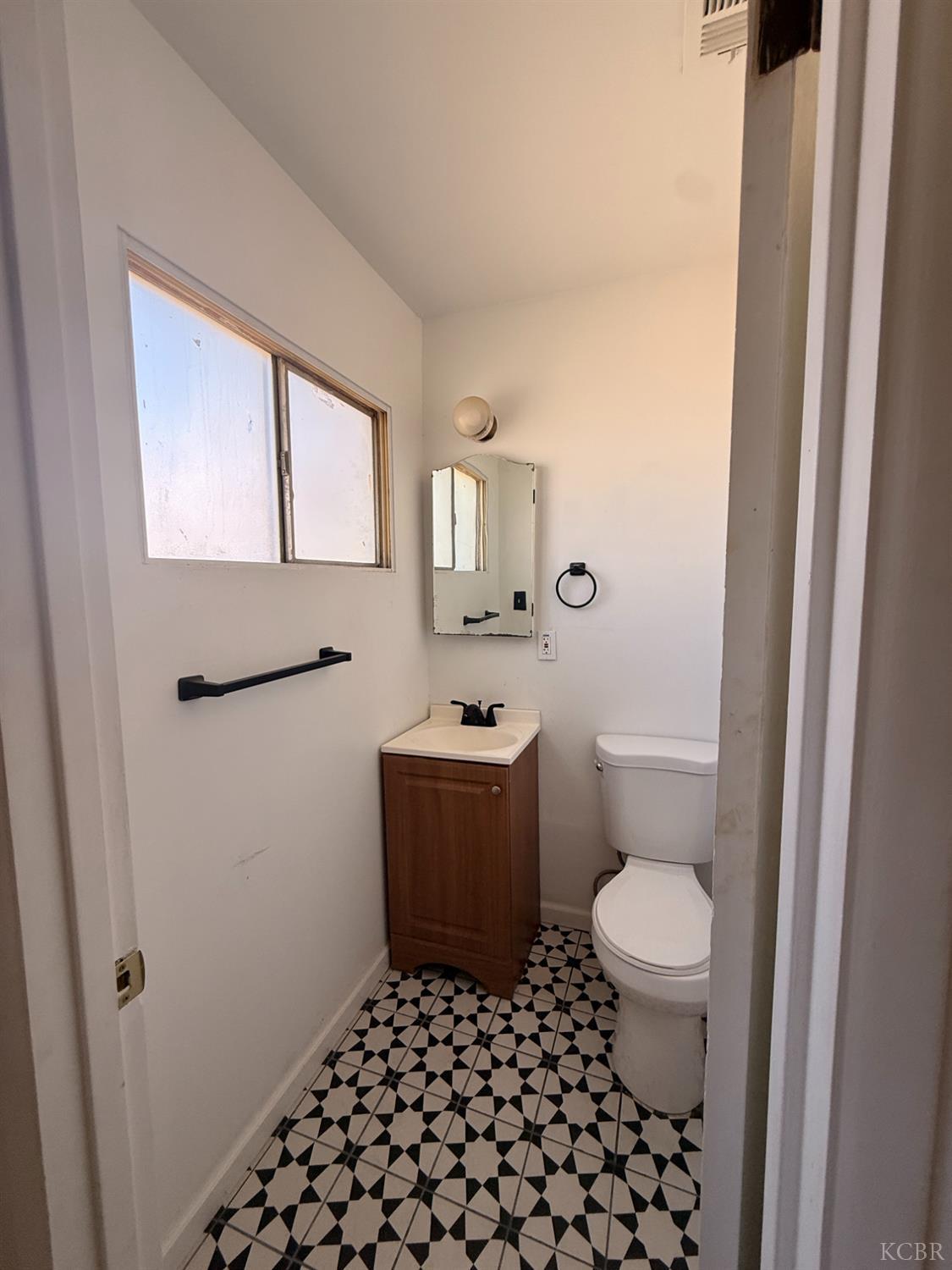 10840 Beverly Dr, Hanford, CA 93230