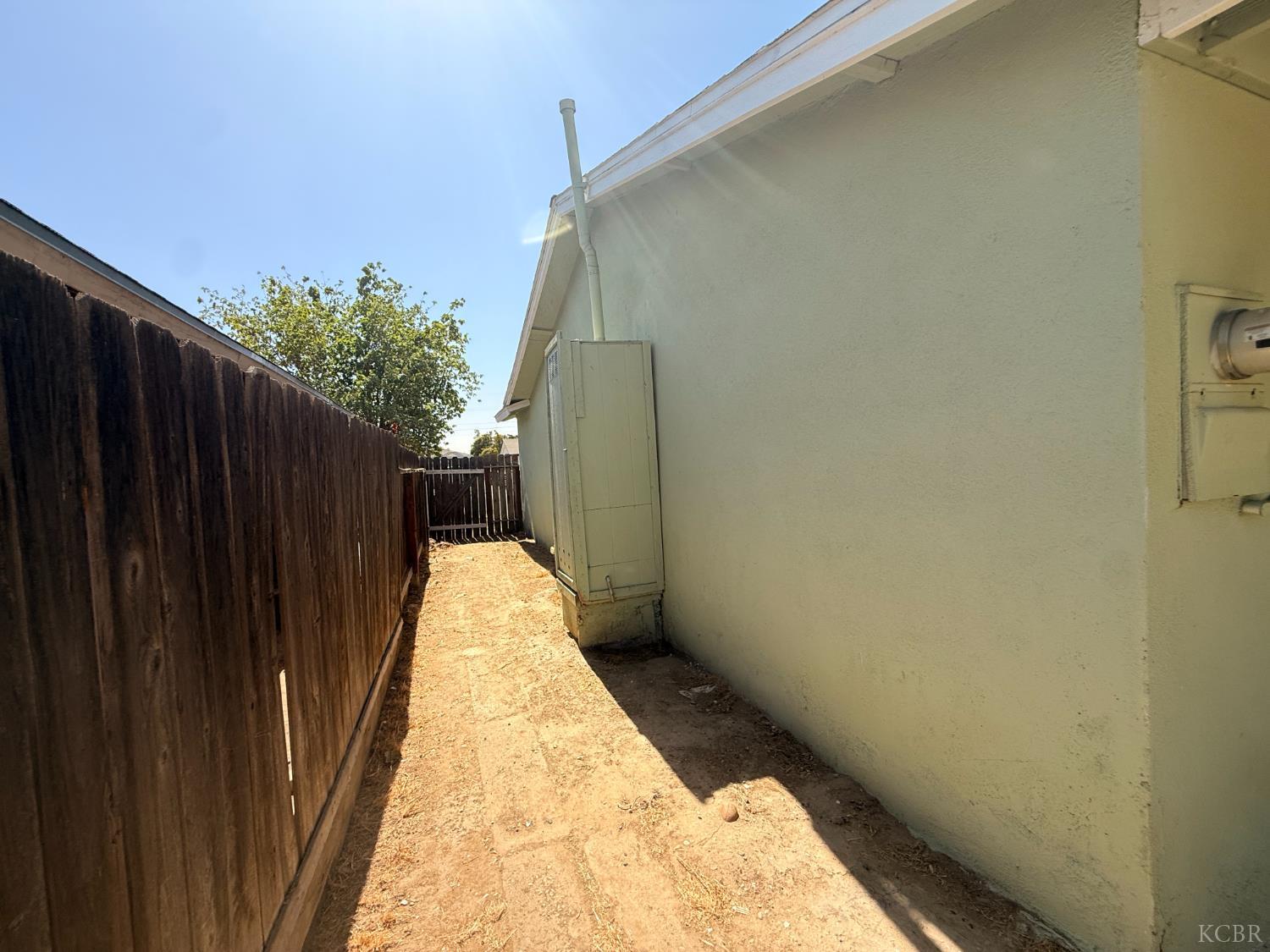 10840 Beverly Dr, Hanford, CA 93230