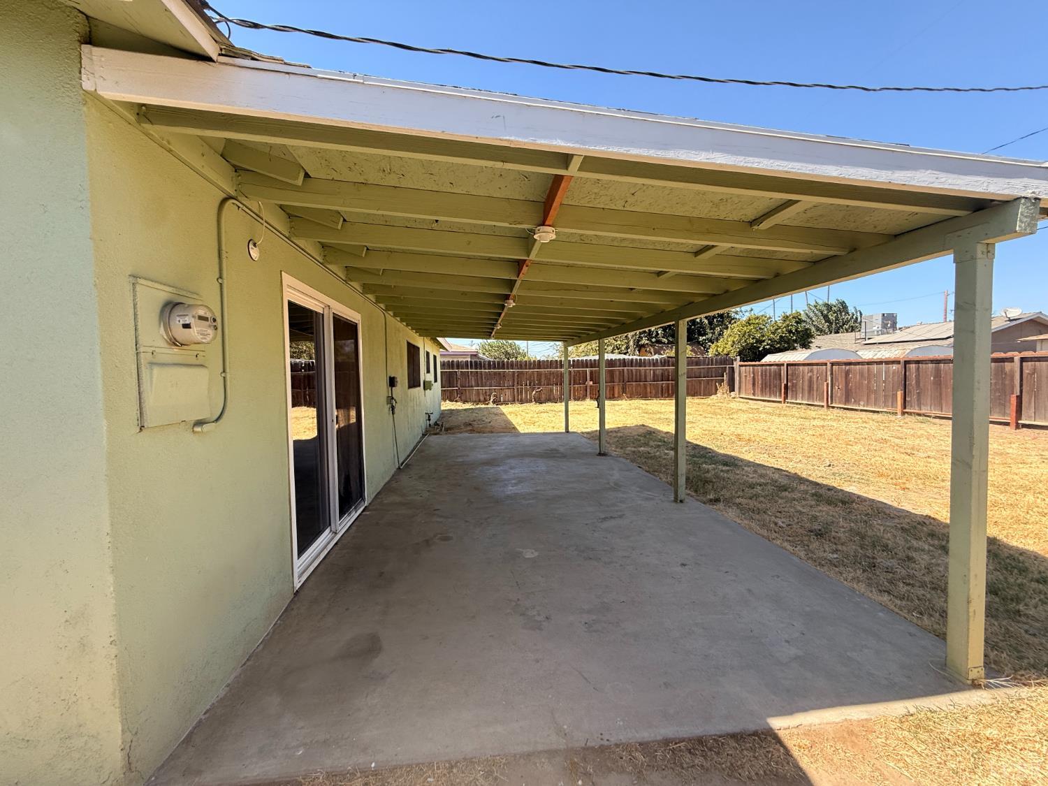 10840 Beverly Dr, Hanford, CA 93230