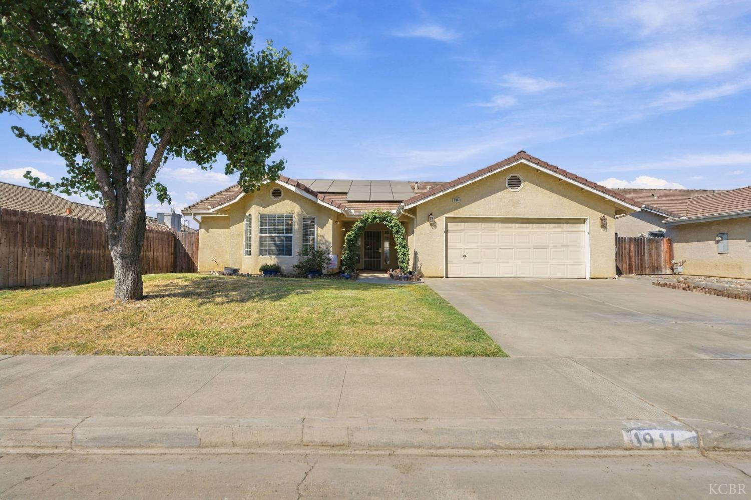 1914 Theresa Ave, Hanford, CA 93230