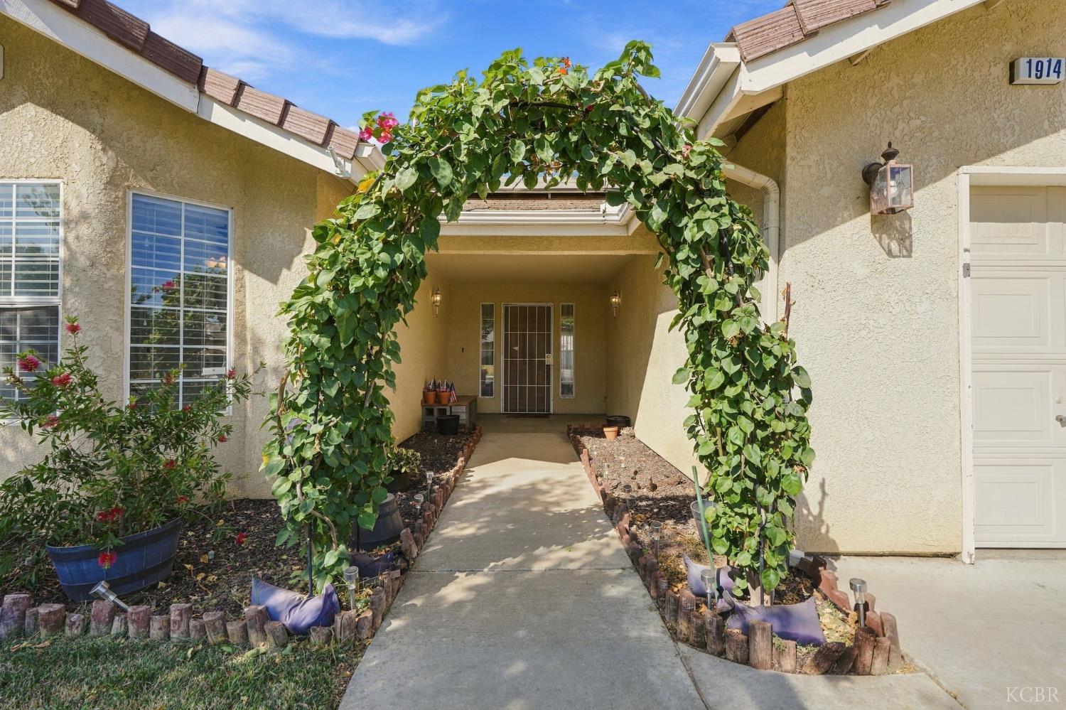 1914 Theresa Ave, Hanford, CA 93230