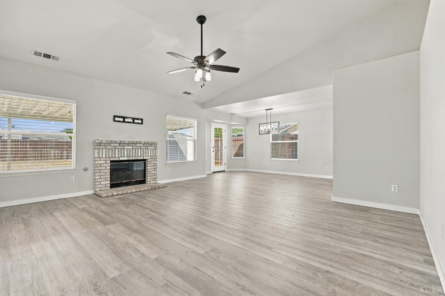 1914 Theresa Ave, Hanford, CA 93230