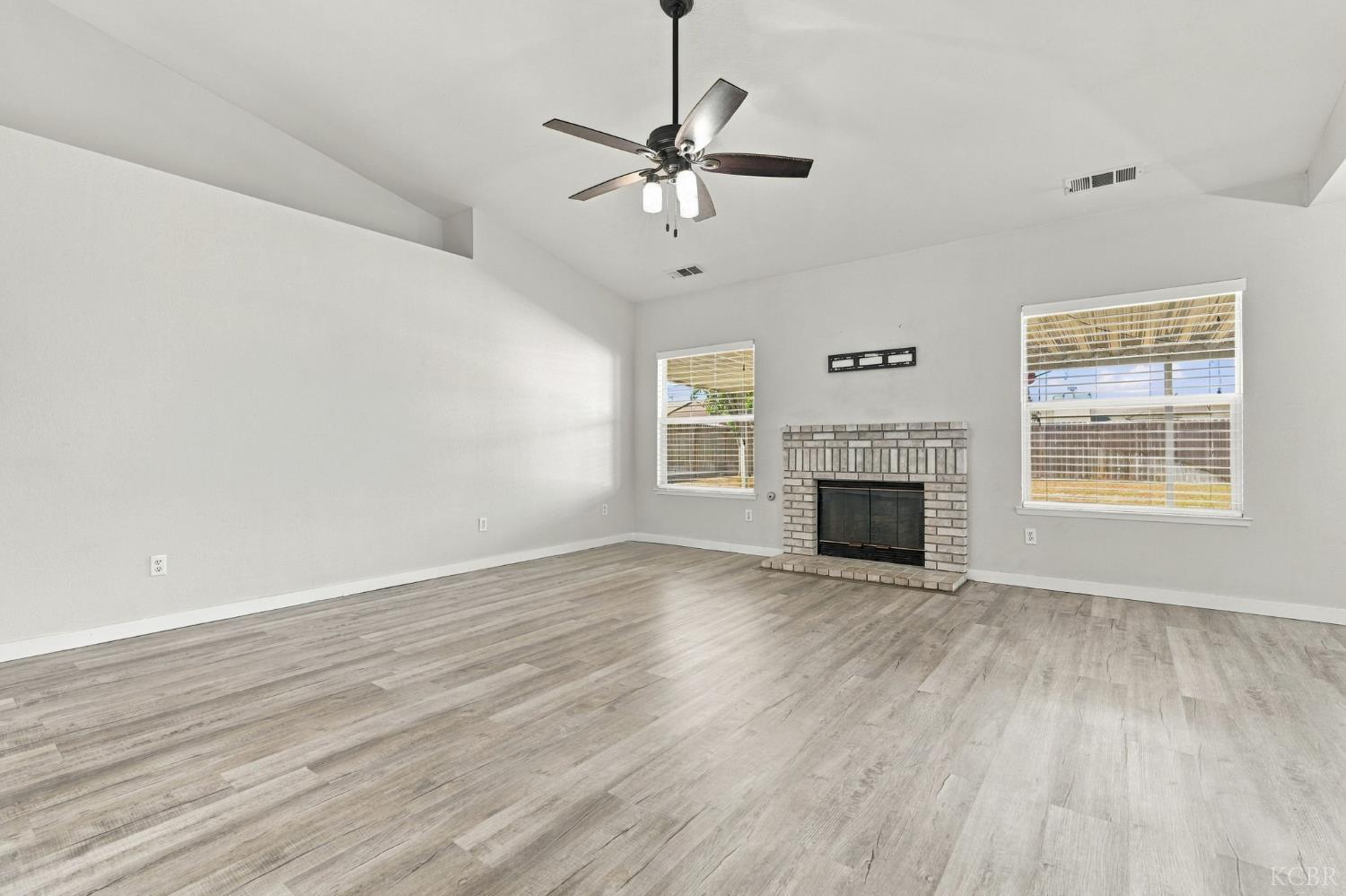 1914 Theresa Ave, Hanford, CA 93230
