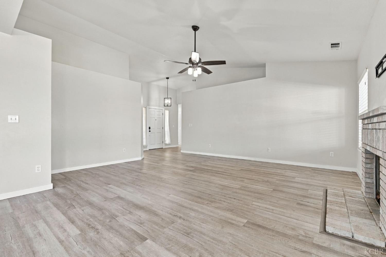 1914 Theresa Ave, Hanford, CA 93230