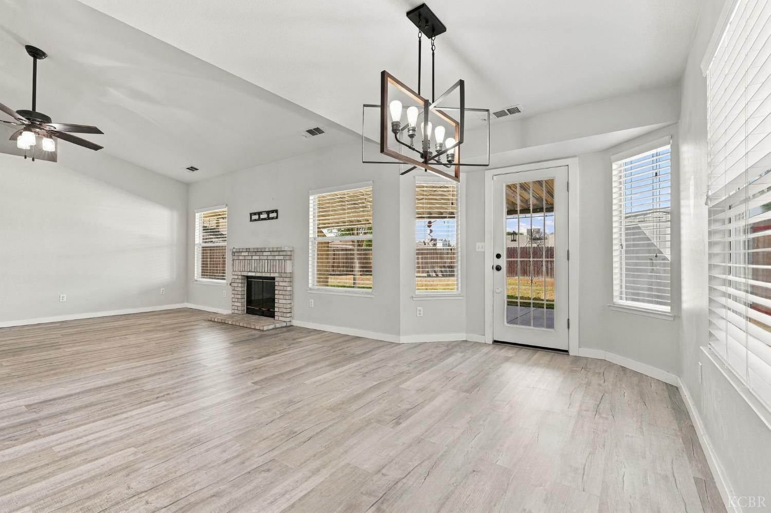 1914 Theresa Ave, Hanford, CA 93230
