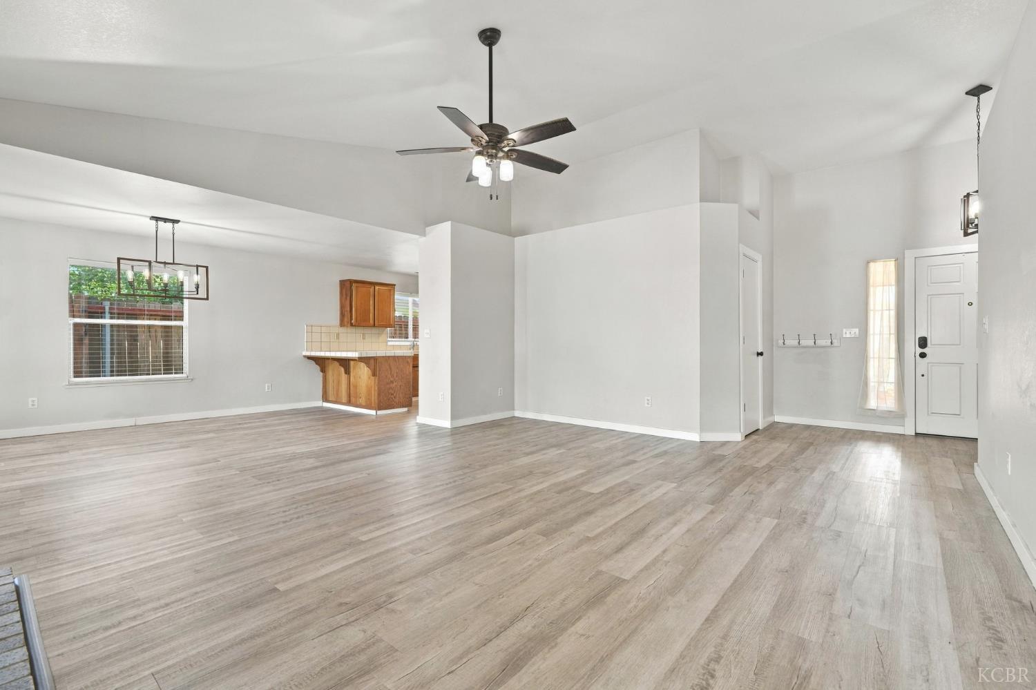 1914 Theresa Ave, Hanford, CA 93230