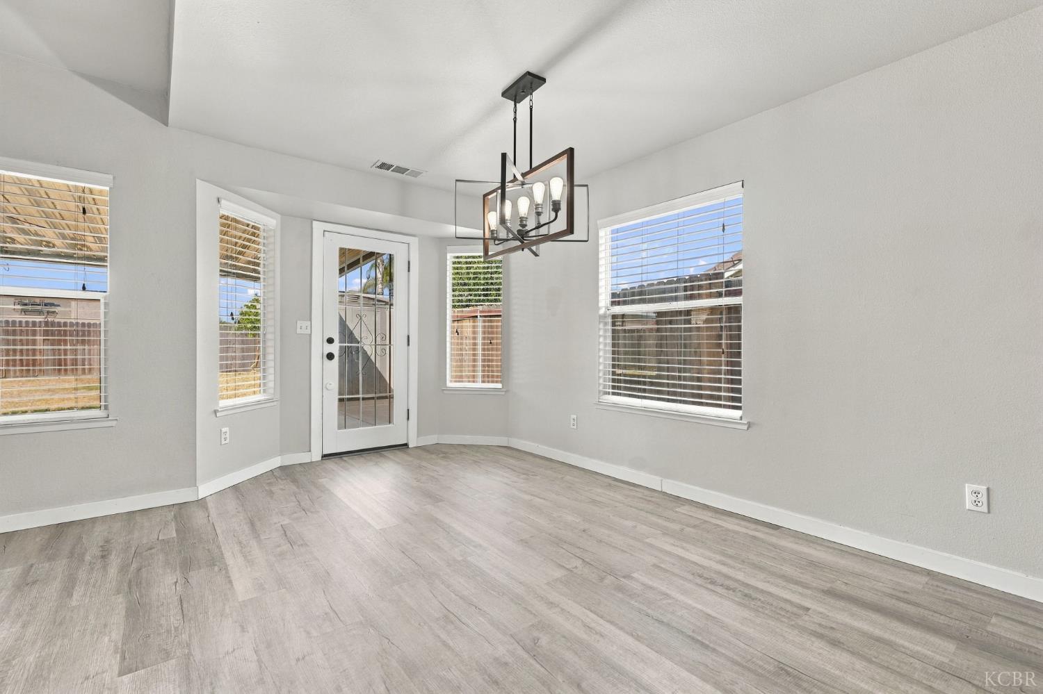 1914 Theresa Ave, Hanford, CA 93230