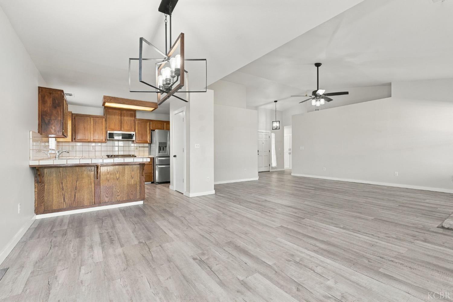 1914 Theresa Ave, Hanford, CA 93230