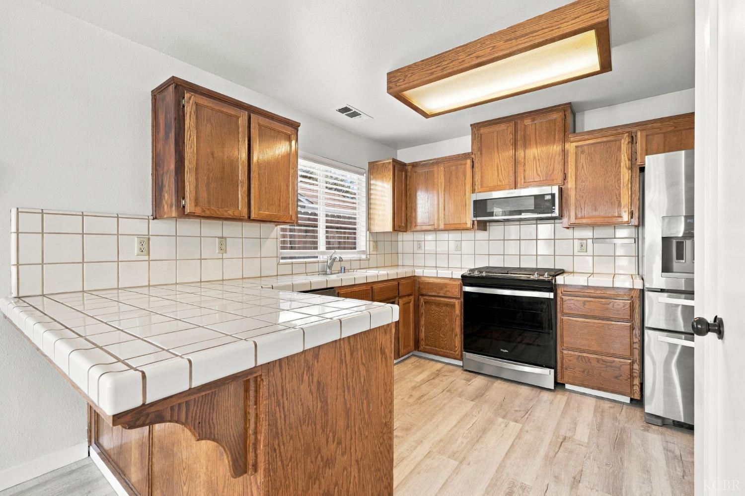 1914 Theresa Ave, Hanford, CA 93230