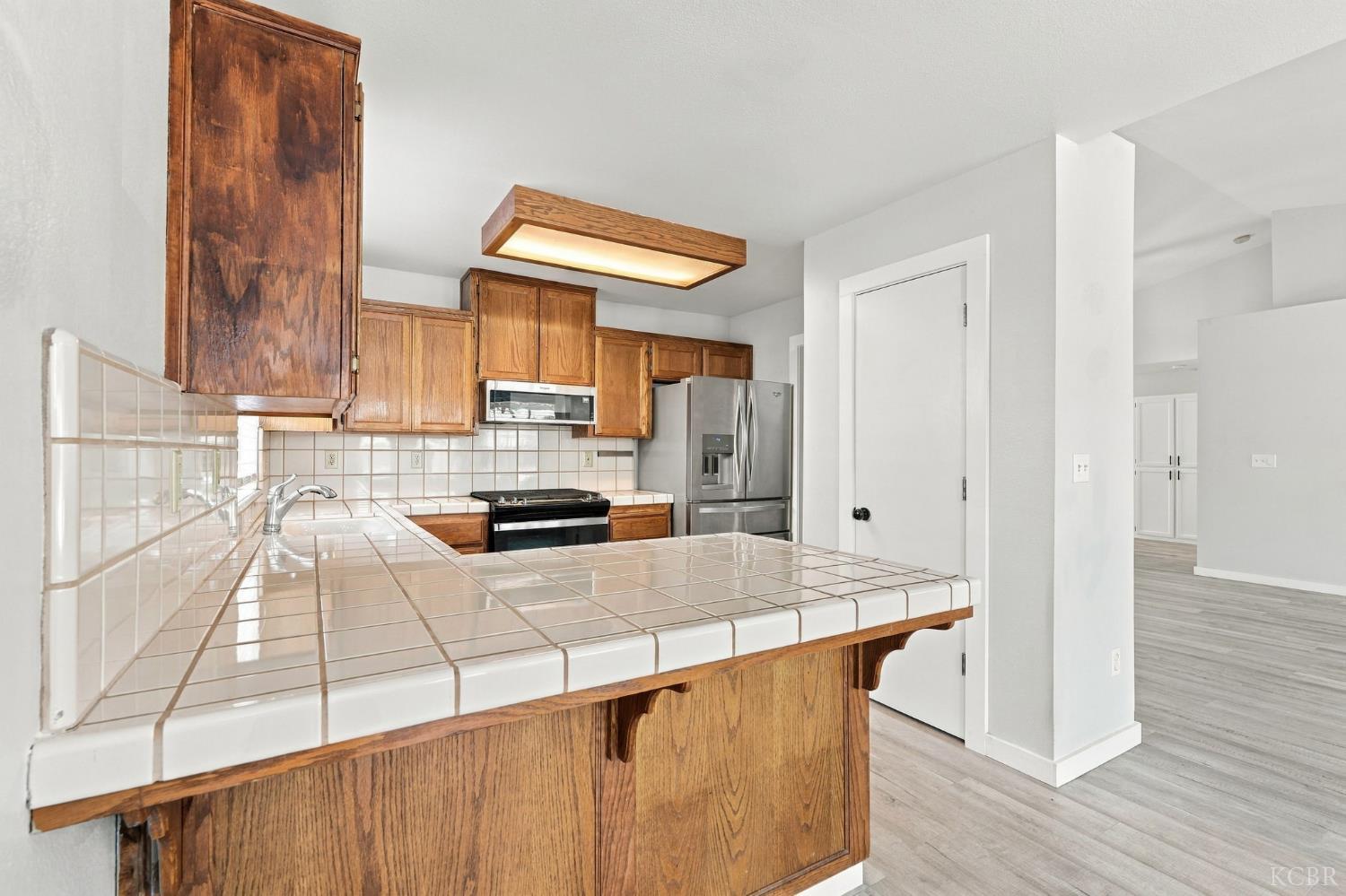 1914 Theresa Ave, Hanford, CA 93230