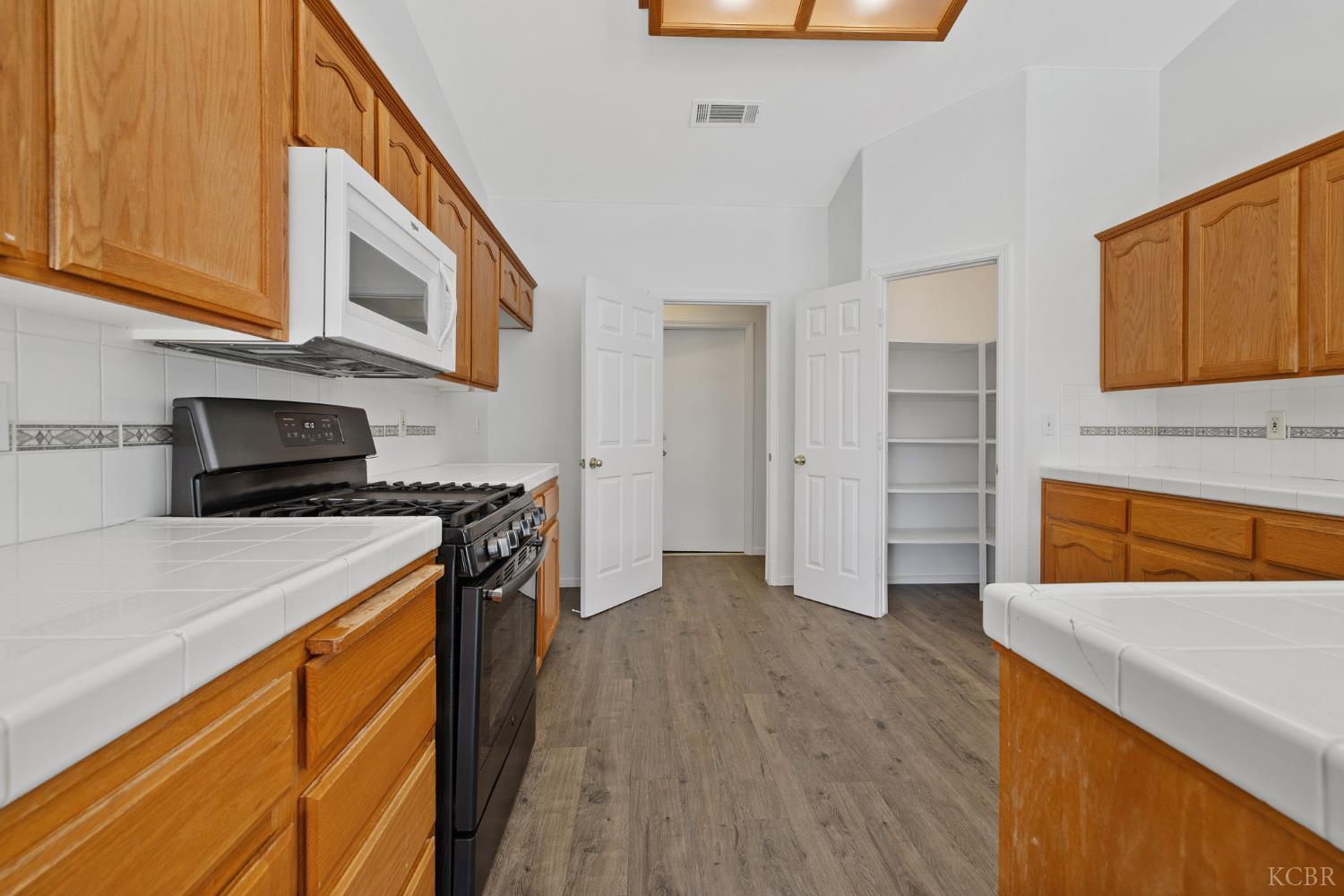 762 Holly Ave, Lemoore, CA 93245