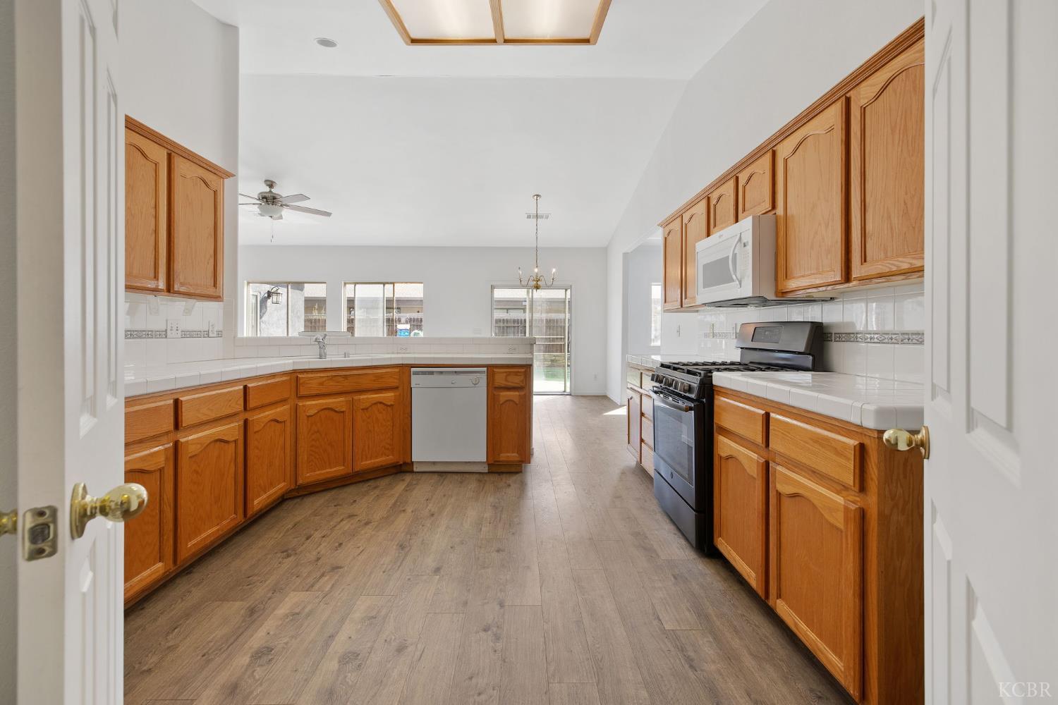 762 Holly Ave, Lemoore, CA 93245