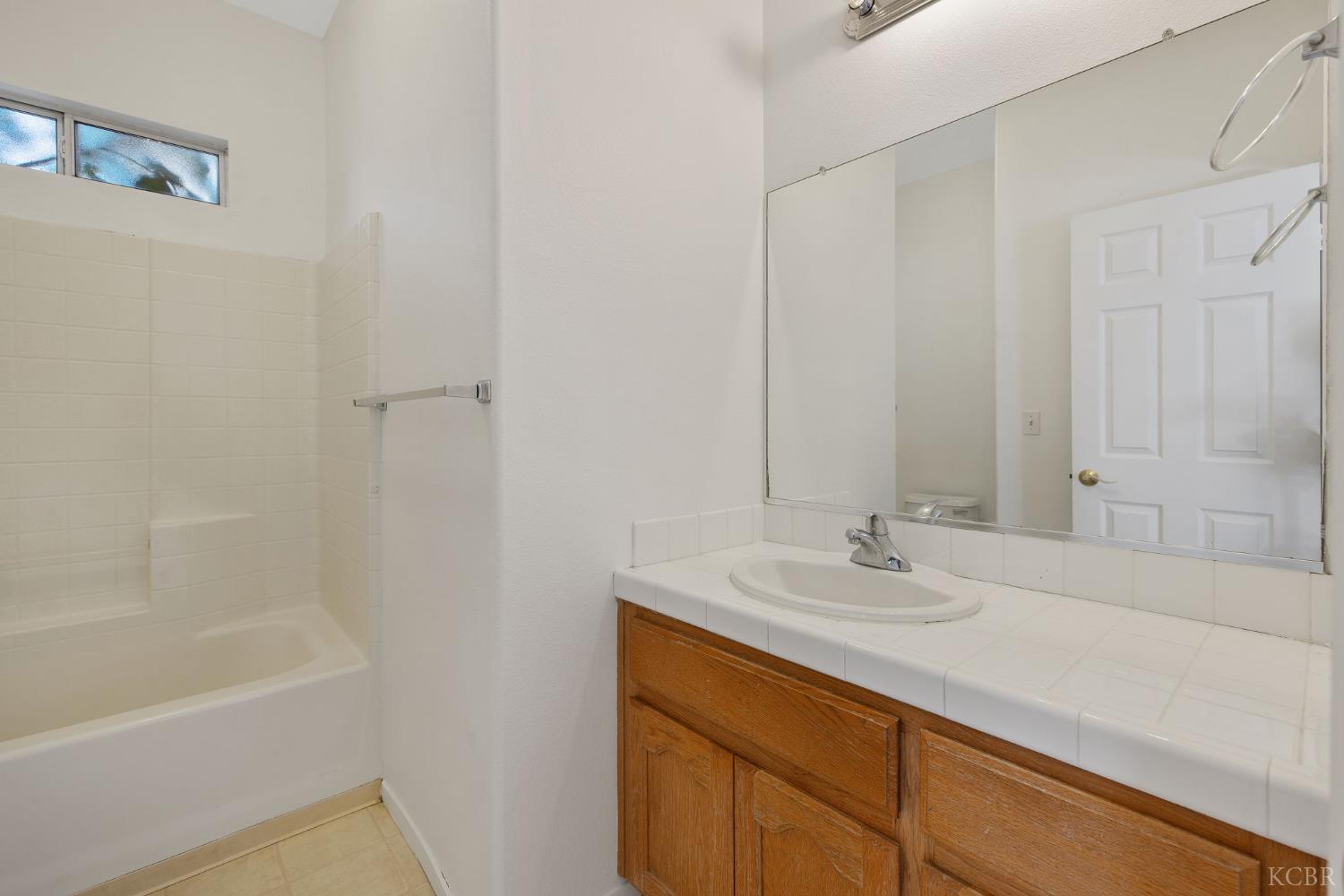 762 Holly Ave, Lemoore, CA 93245