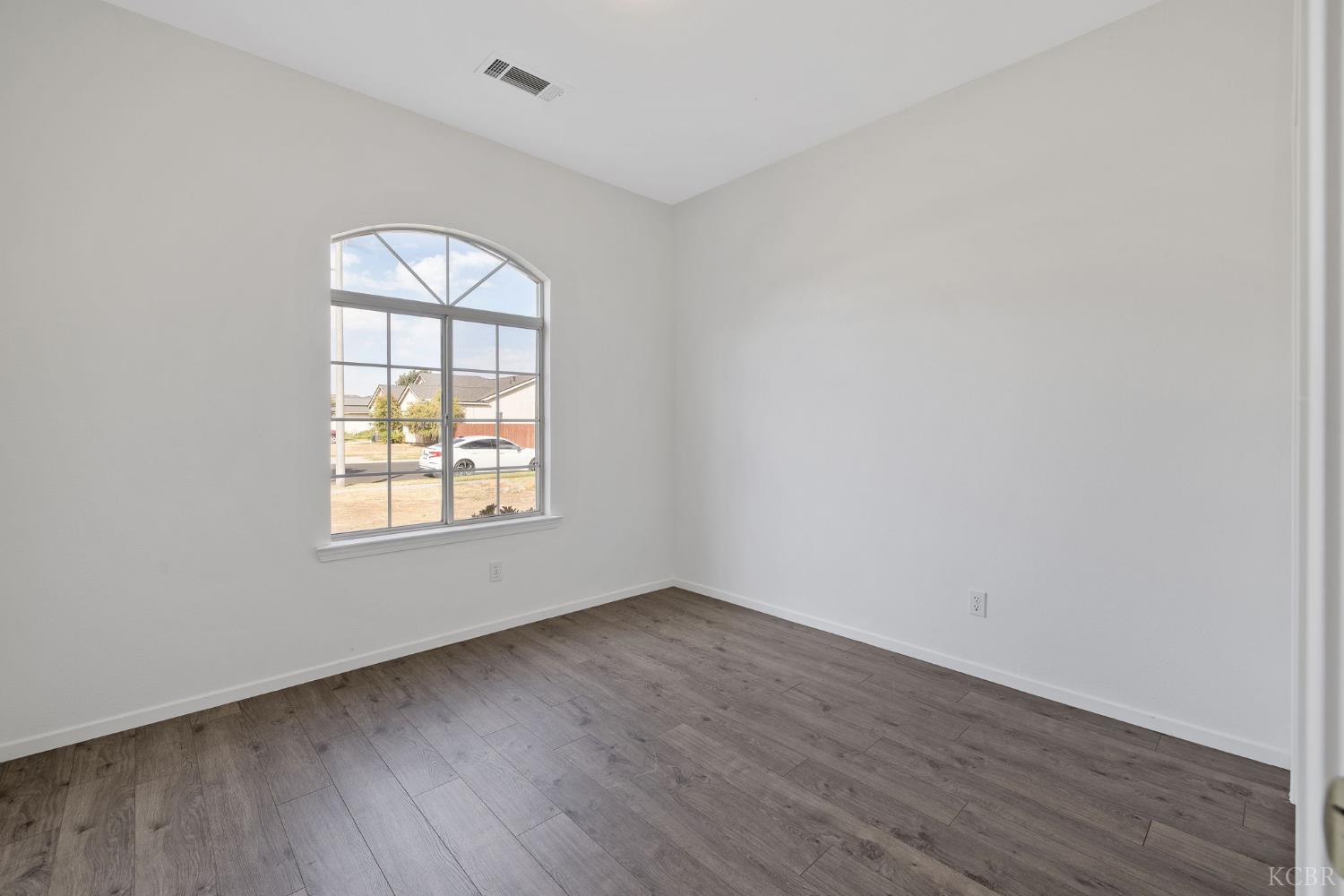 762 Holly Ave, Lemoore, CA 93245