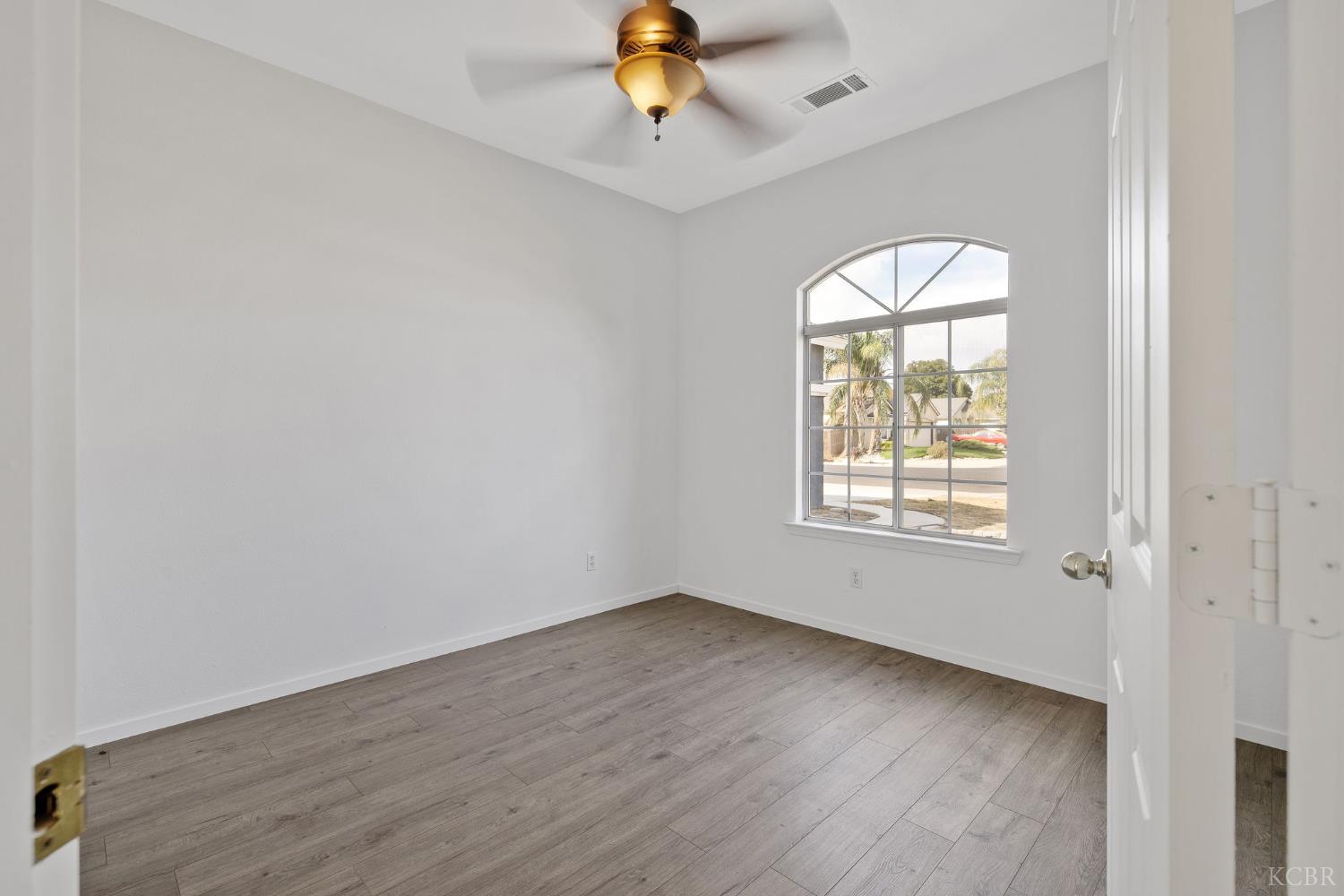 762 Holly Ave, Lemoore, CA 93245