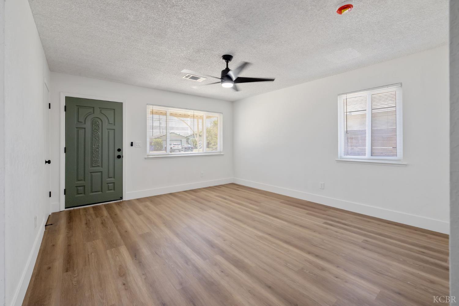 587 Sunset St, Kingsburg, CA 93631