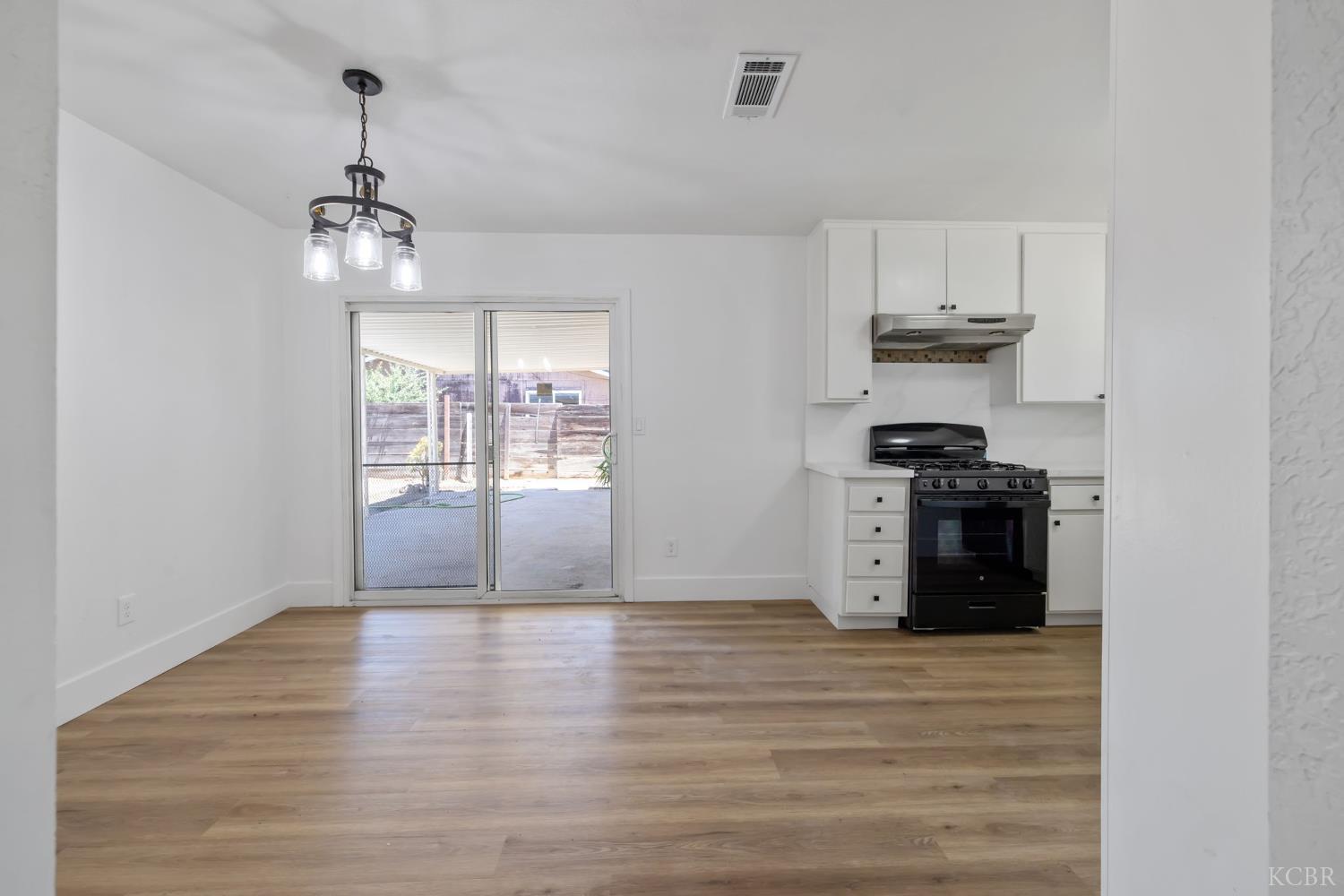 587 Sunset St, Kingsburg, CA 93631