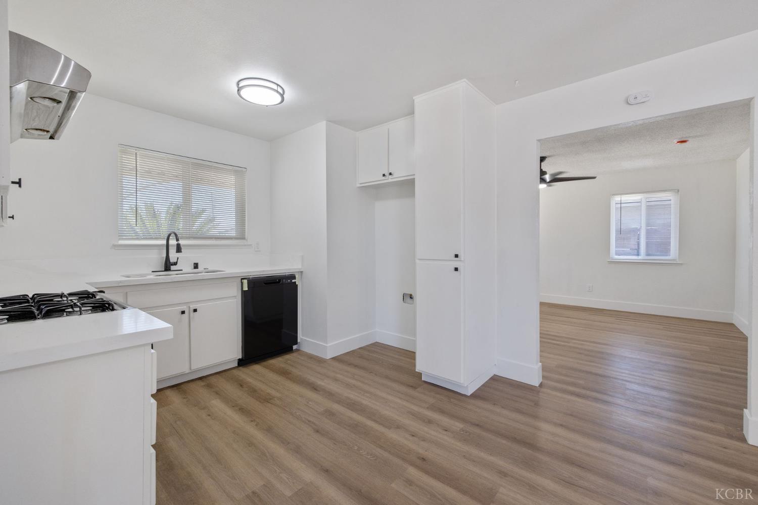 587 Sunset St, Kingsburg, CA 93631