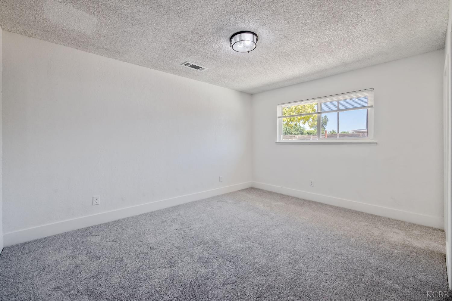 587 Sunset St, Kingsburg, CA 93631