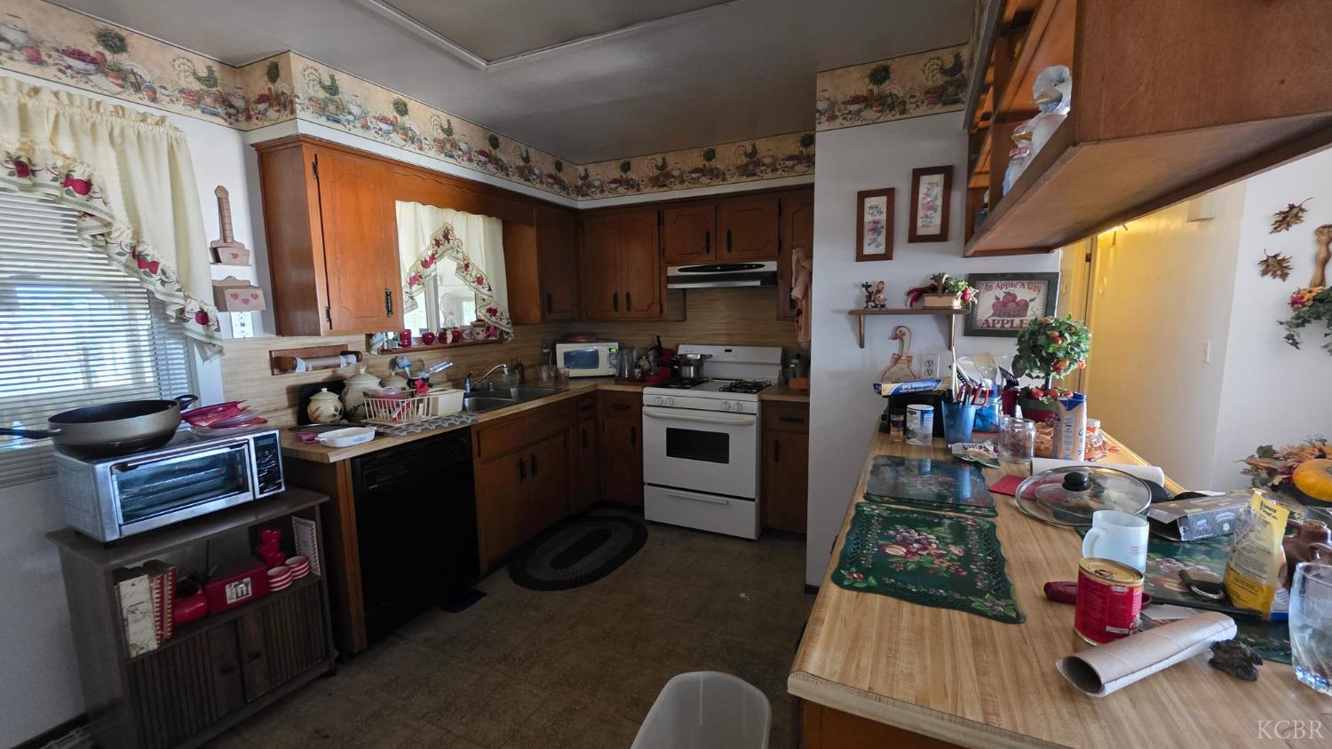 631 E Costner St, Farmersville, CA 93223
