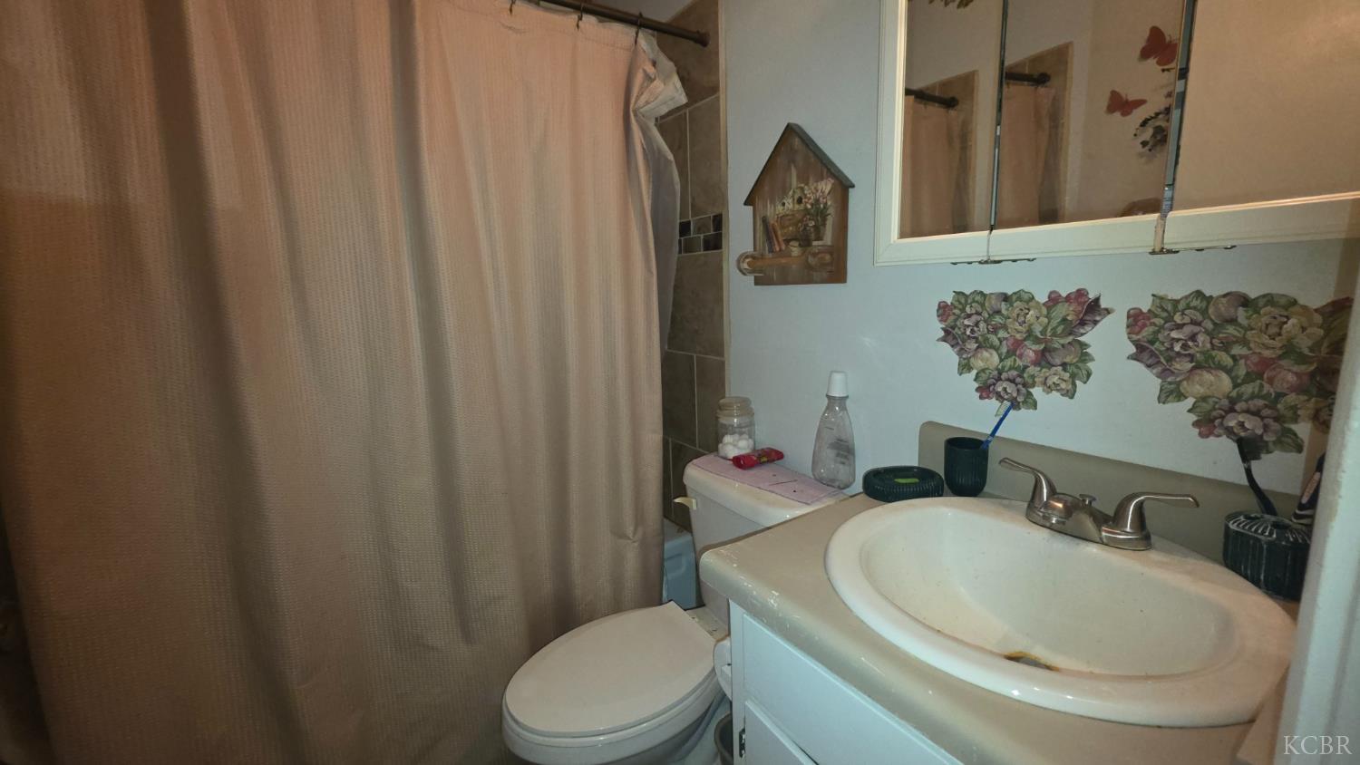 631 E Costner St, Farmersville, CA 93223