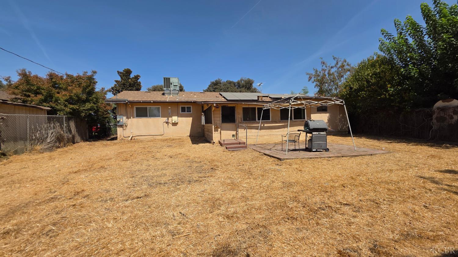 631 E Costner St, Farmersville, CA 93223
