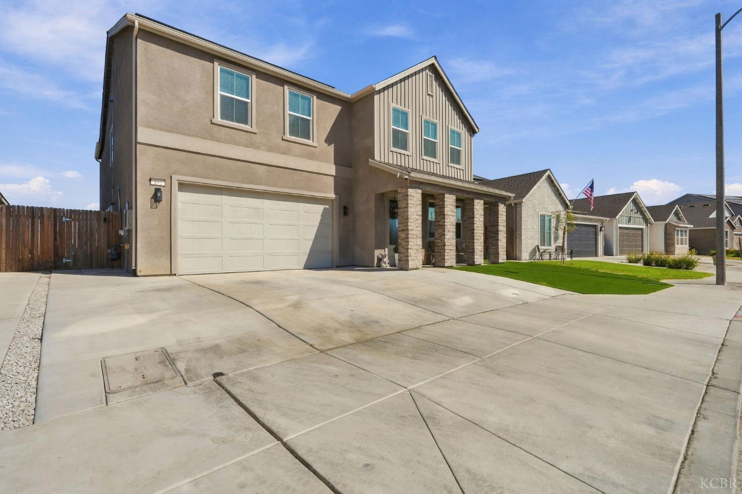 532 Vanderbilt Dr, Lemoore, CA 93245