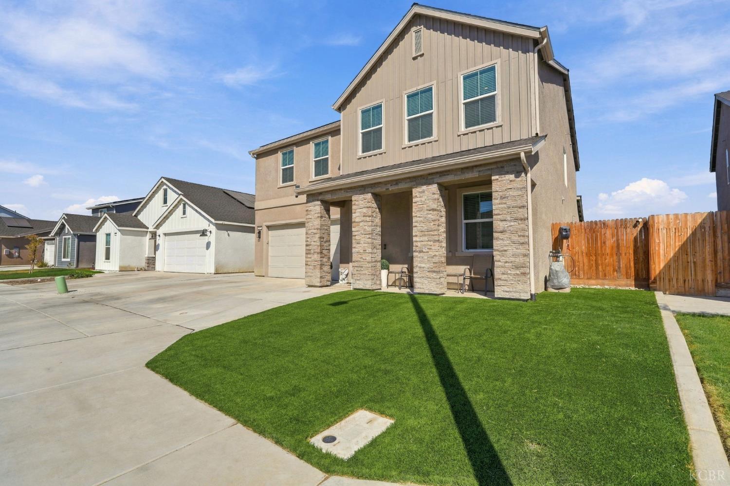 532 Vanderbilt Dr, Lemoore, CA 93245
