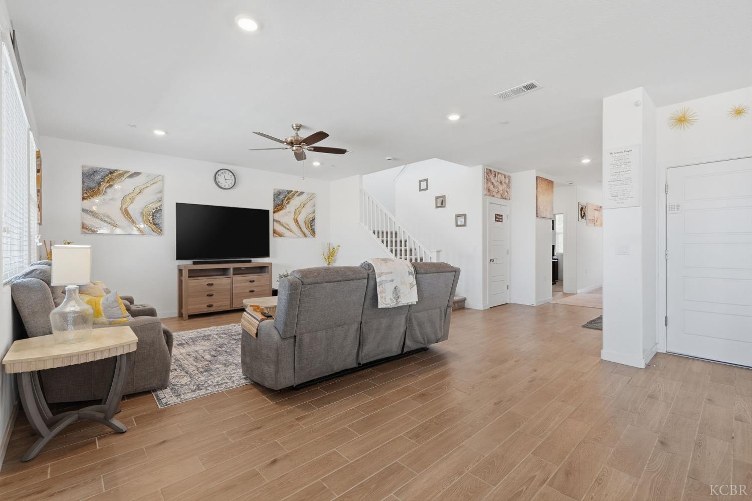 532 Vanderbilt Dr, Lemoore, CA 93245