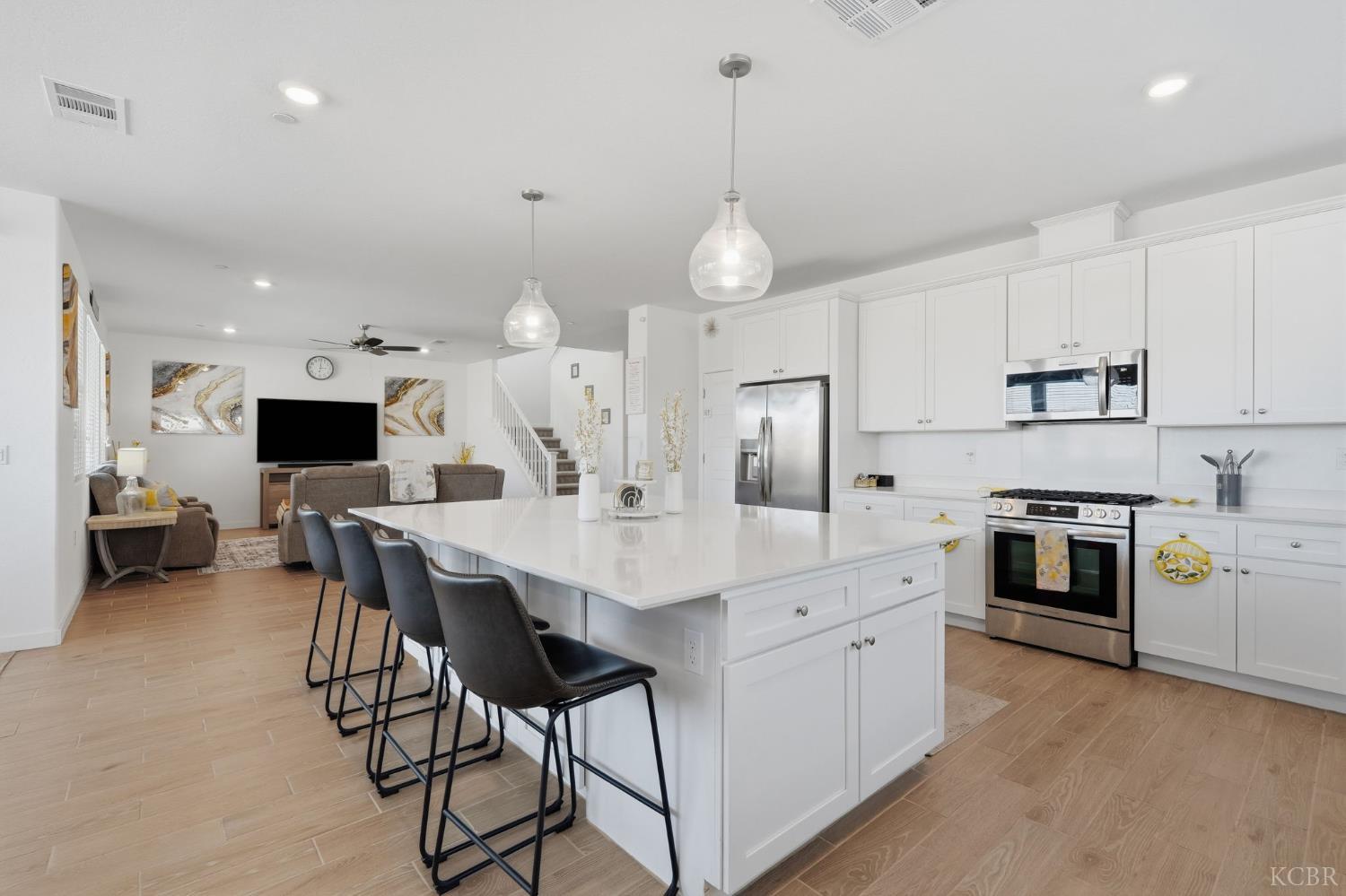 532 Vanderbilt Dr, Lemoore, CA 93245