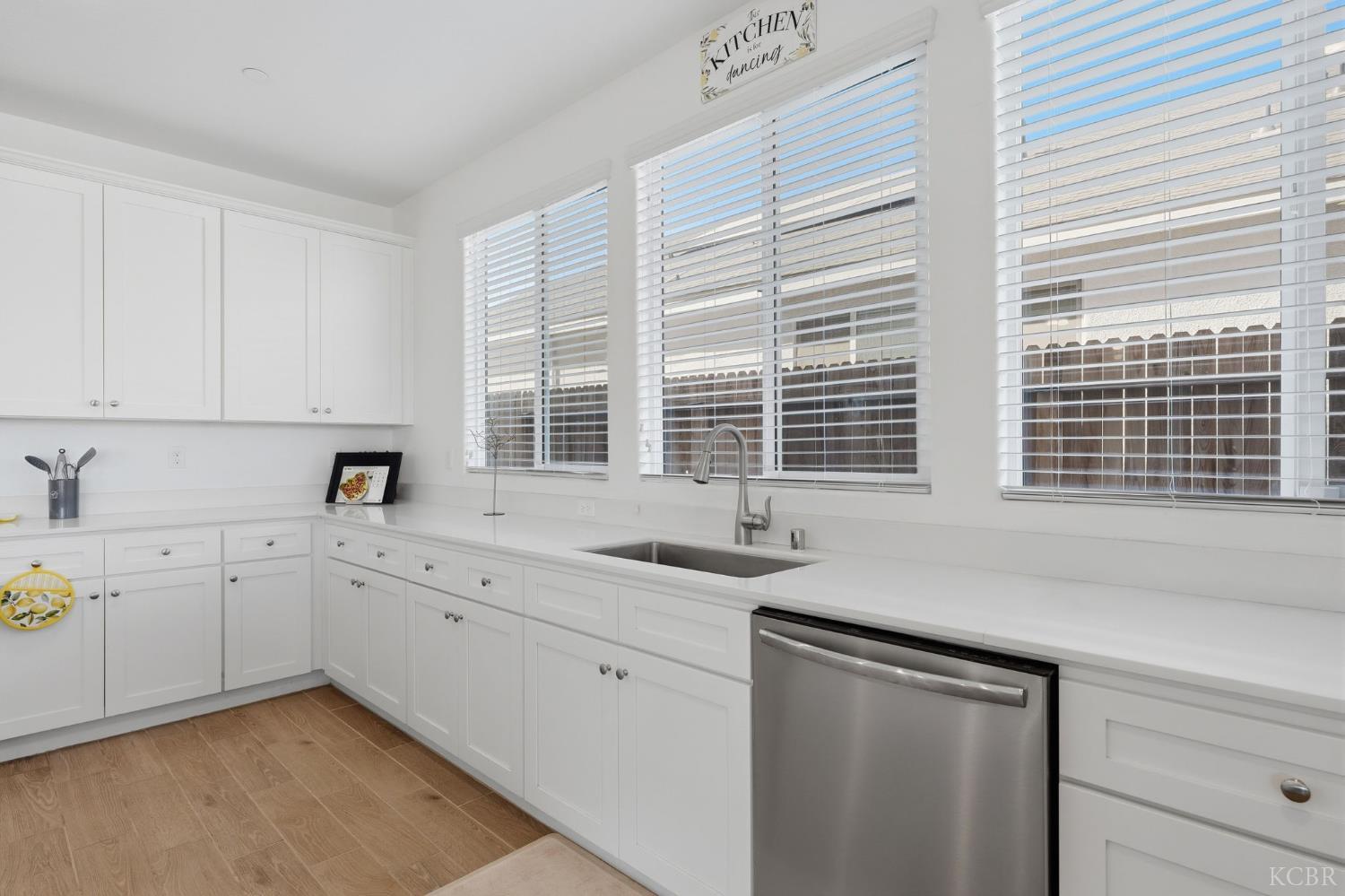 532 Vanderbilt Dr, Lemoore, CA 93245