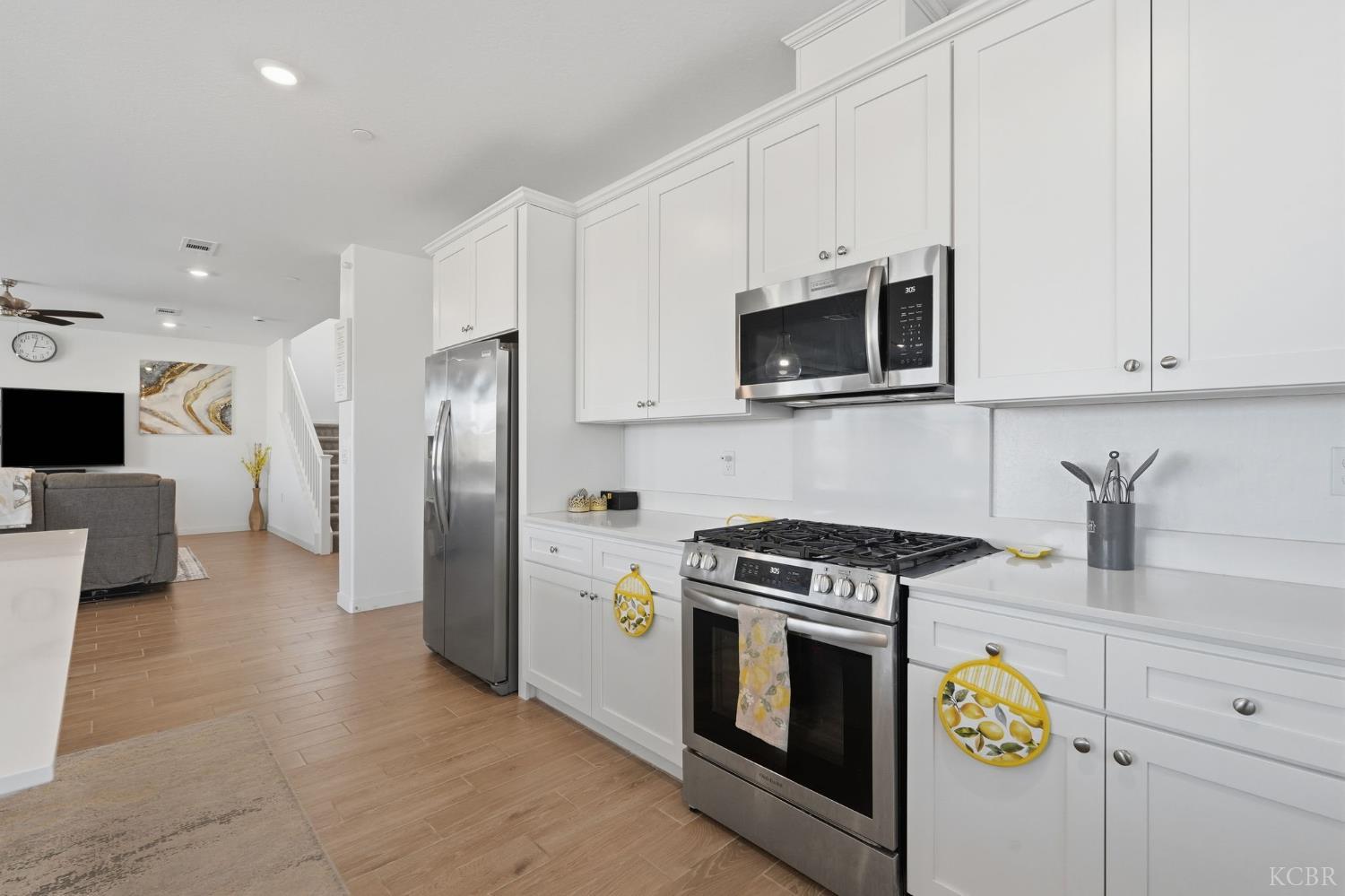 532 Vanderbilt Dr, Lemoore, CA 93245
