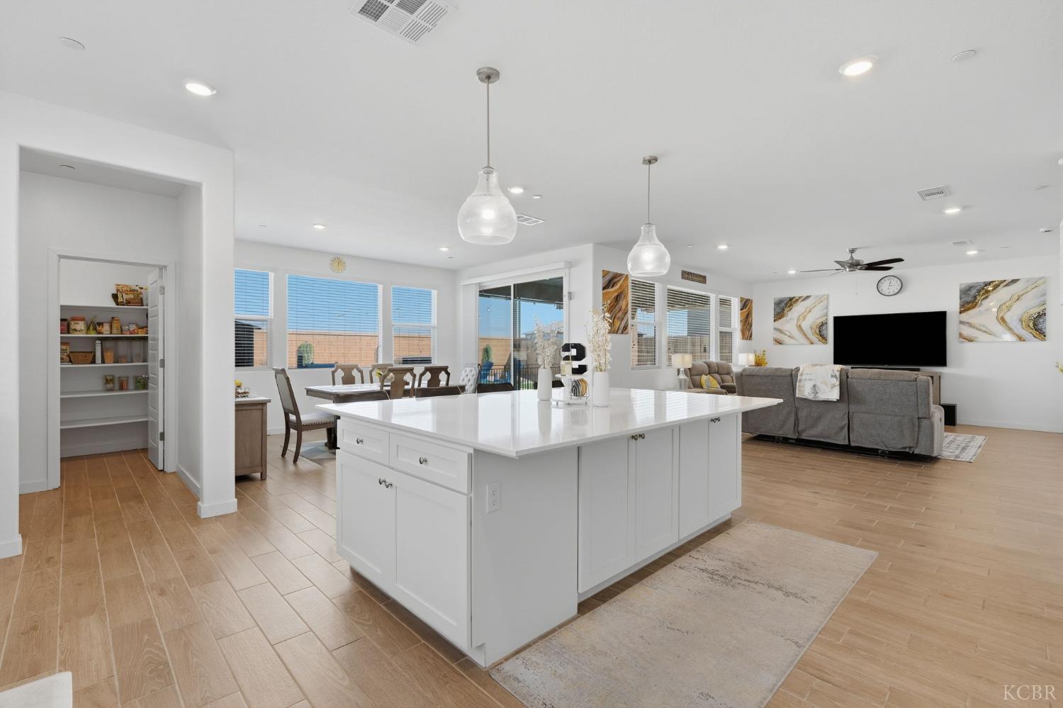 532 Vanderbilt Dr, Lemoore, CA 93245