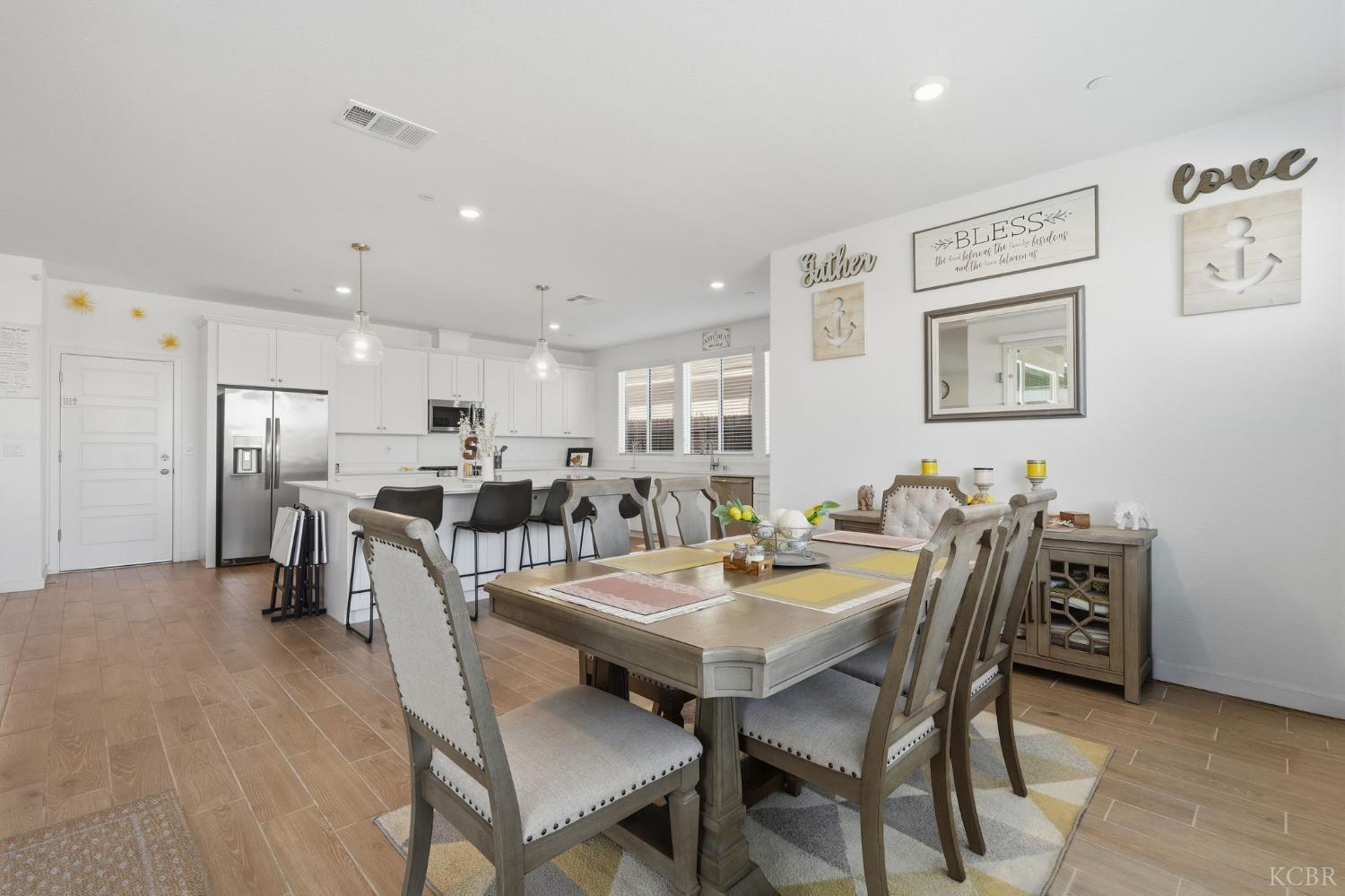 532 Vanderbilt Dr, Lemoore, CA 93245