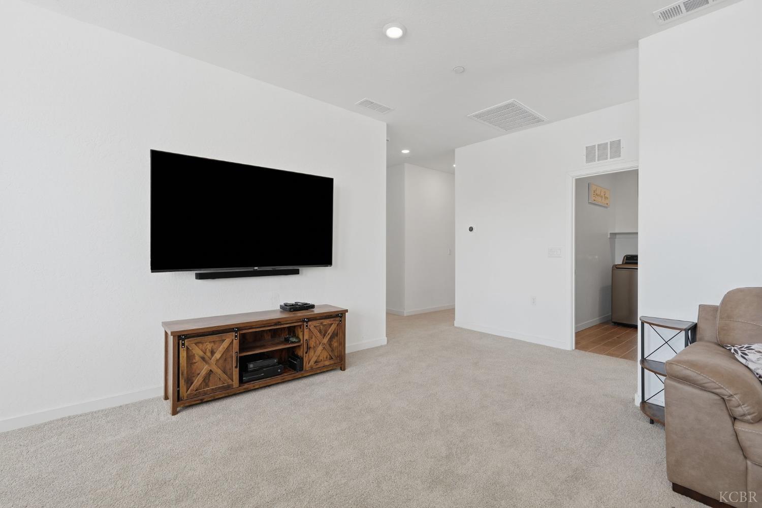 532 Vanderbilt Dr, Lemoore, CA 93245