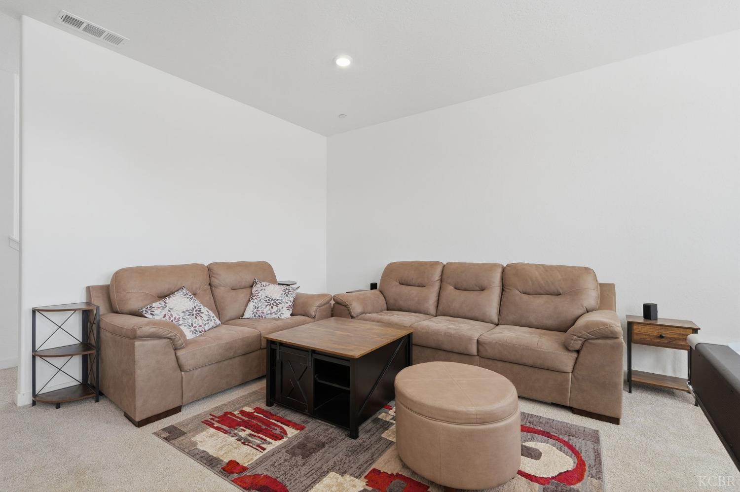 532 Vanderbilt Dr, Lemoore, CA 93245