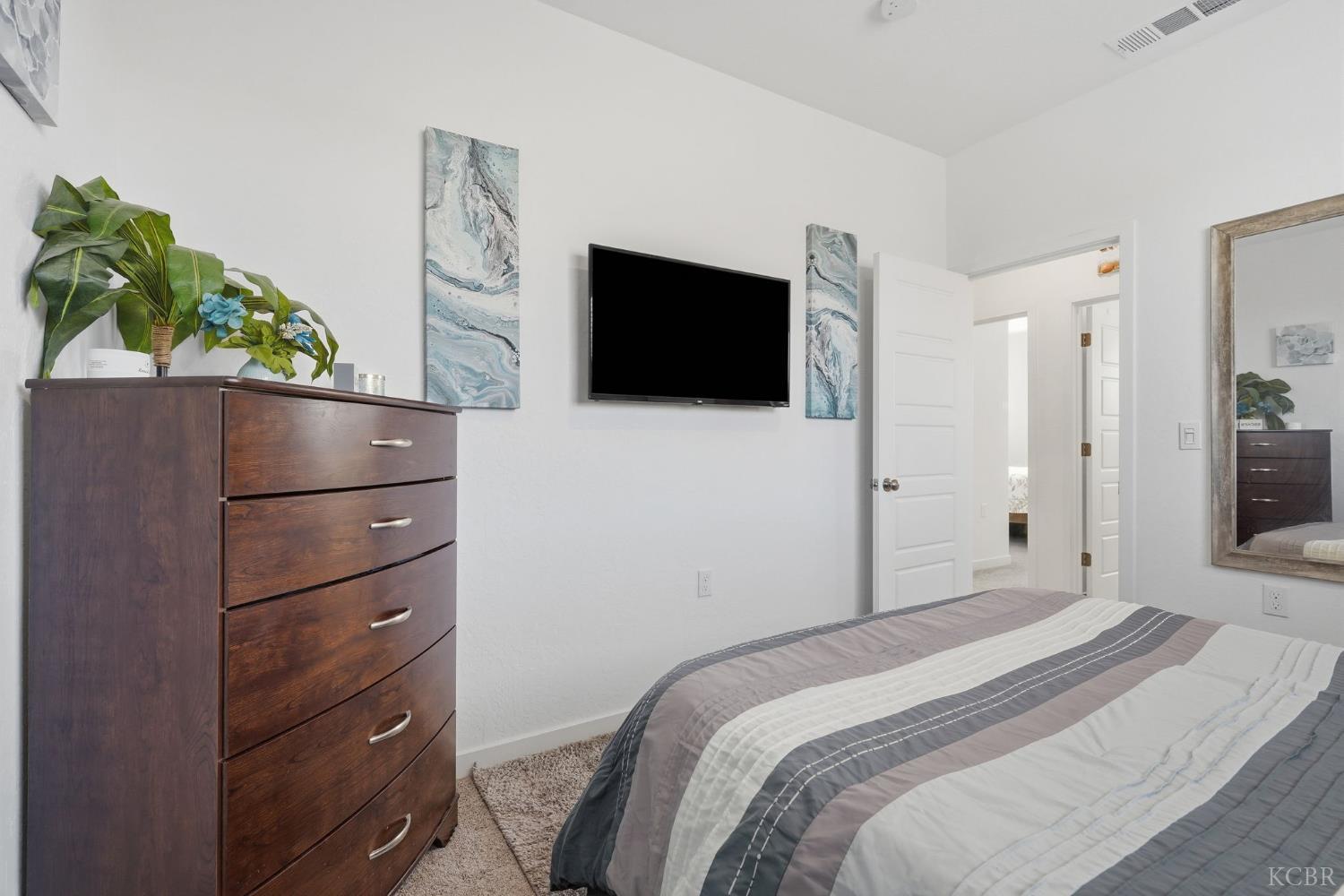 532 Vanderbilt Dr, Lemoore, CA 93245