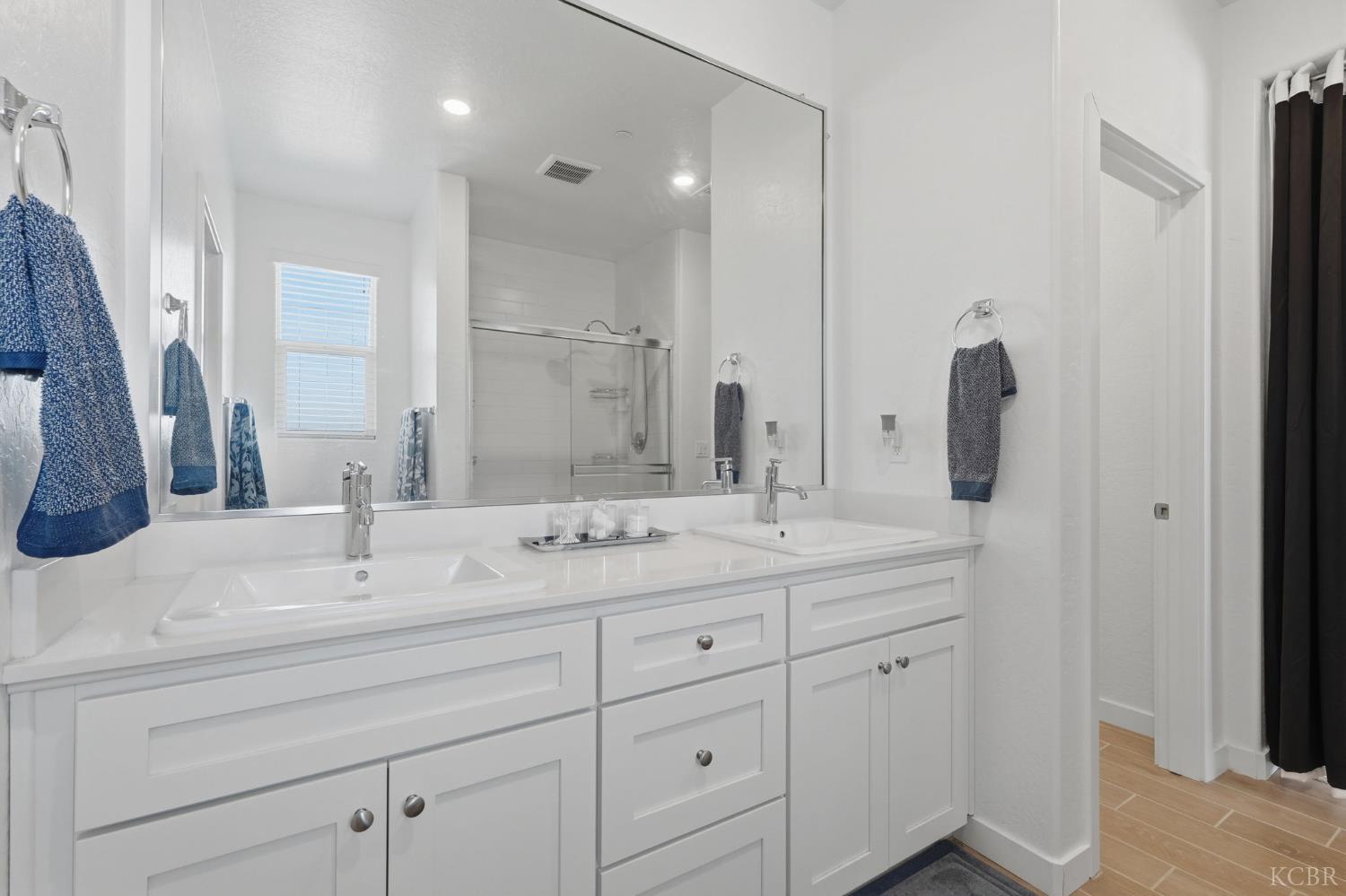 532 Vanderbilt Dr, Lemoore, CA 93245