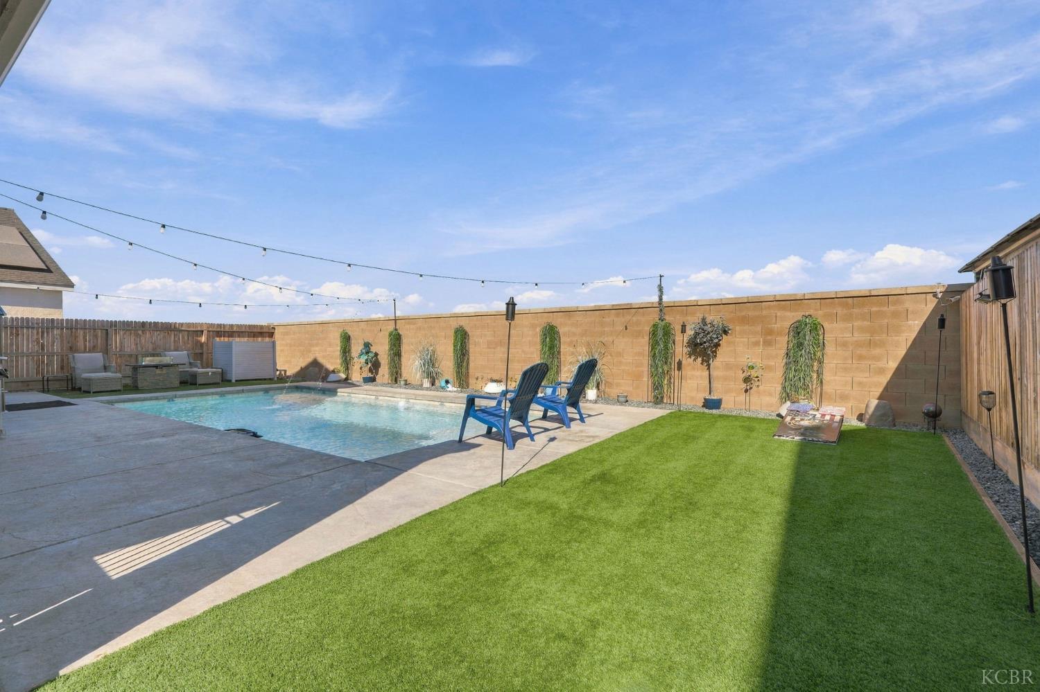 532 Vanderbilt Dr, Lemoore, CA 93245