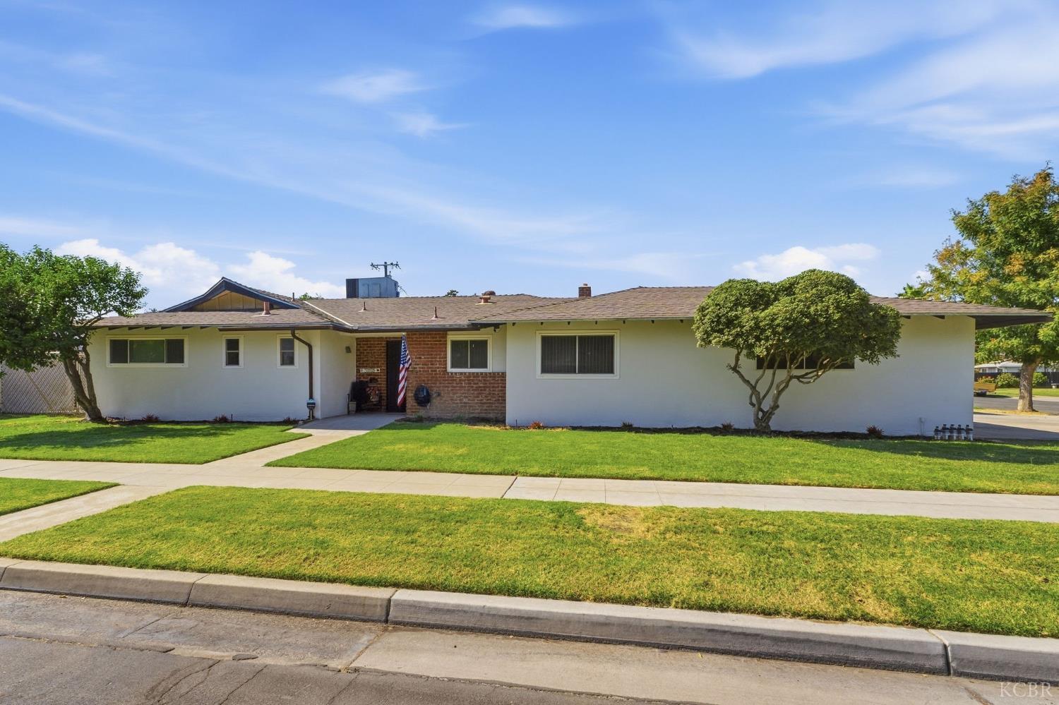3985 N Tollhouse Rd, Fresno, CA 93726